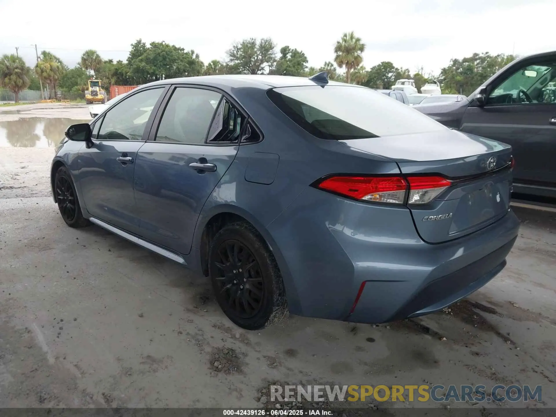 3 Photograph of a damaged car JTDEPRAE1LJ025956 TOYOTA COROLLA 2020
