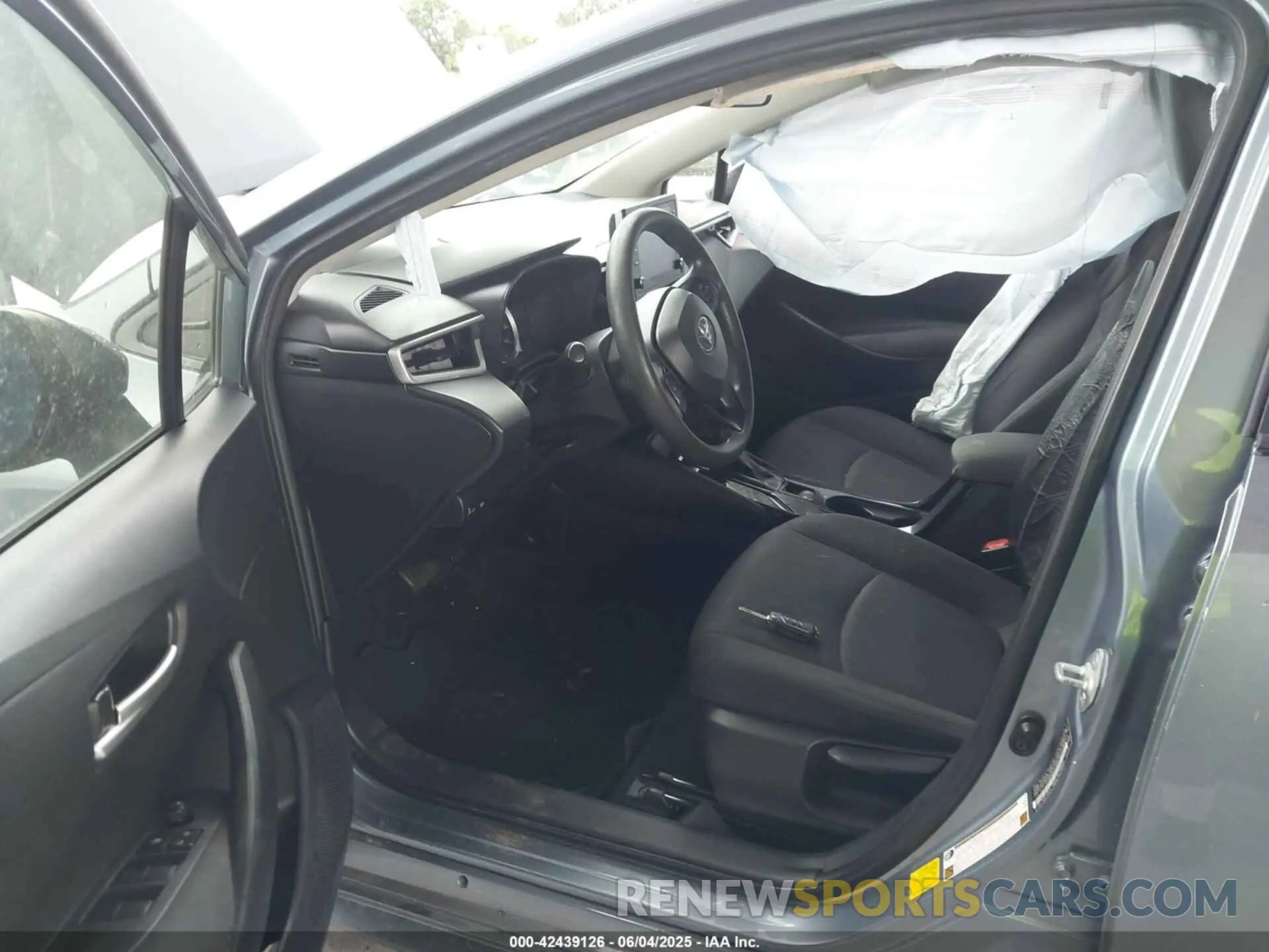 5 Photograph of a damaged car JTDEPRAE1LJ025956 TOYOTA COROLLA 2020