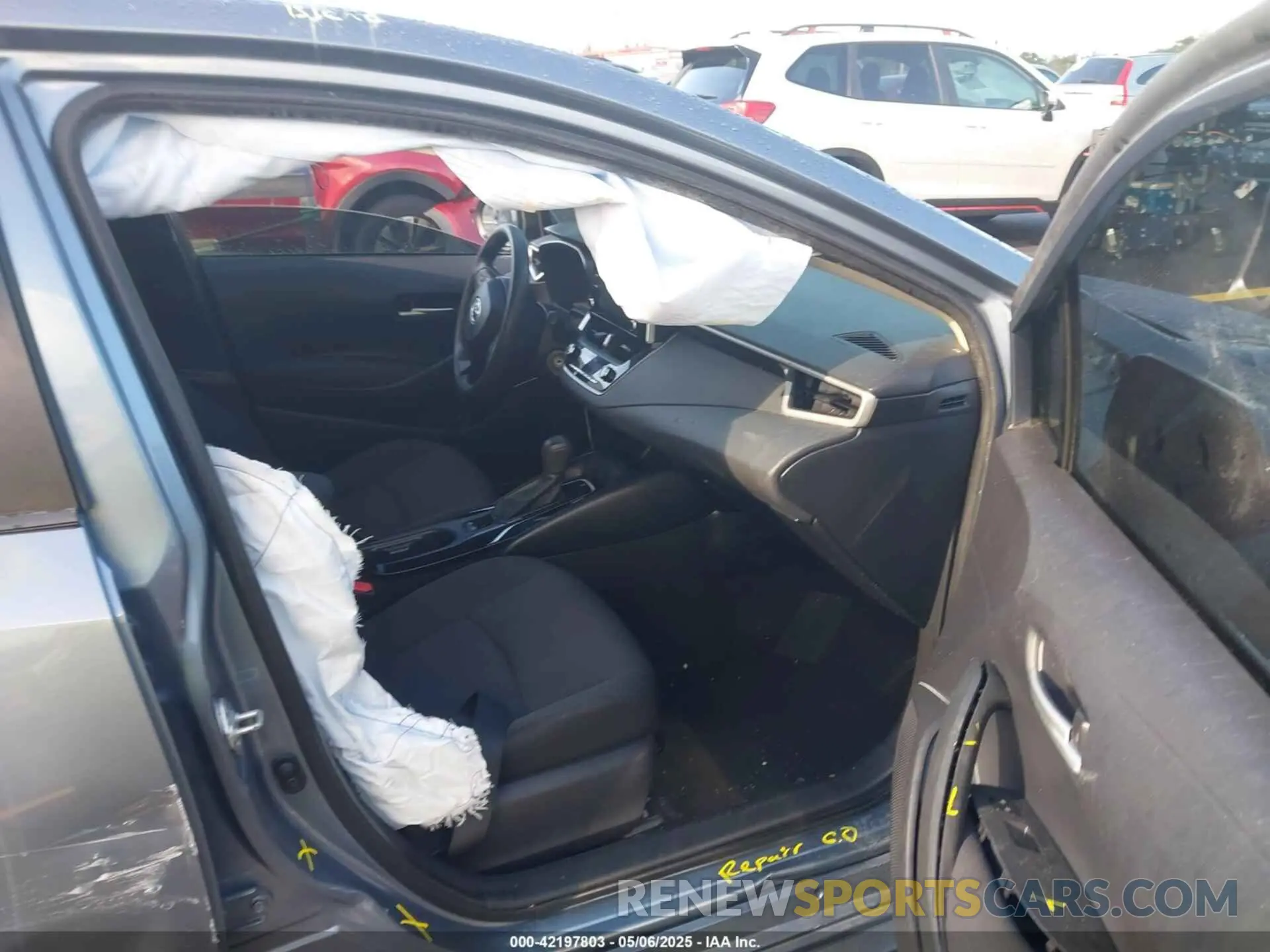 5 Photograph of a damaged car JTDEPRAE1LJ045897 TOYOTA COROLLA 2020