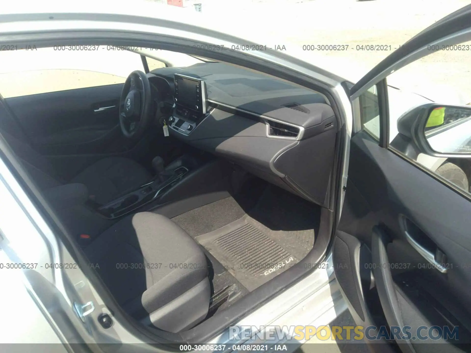 5 Photograph of a damaged car JTDEPRAE2LJ108764 TOYOTA COROLLA 2020