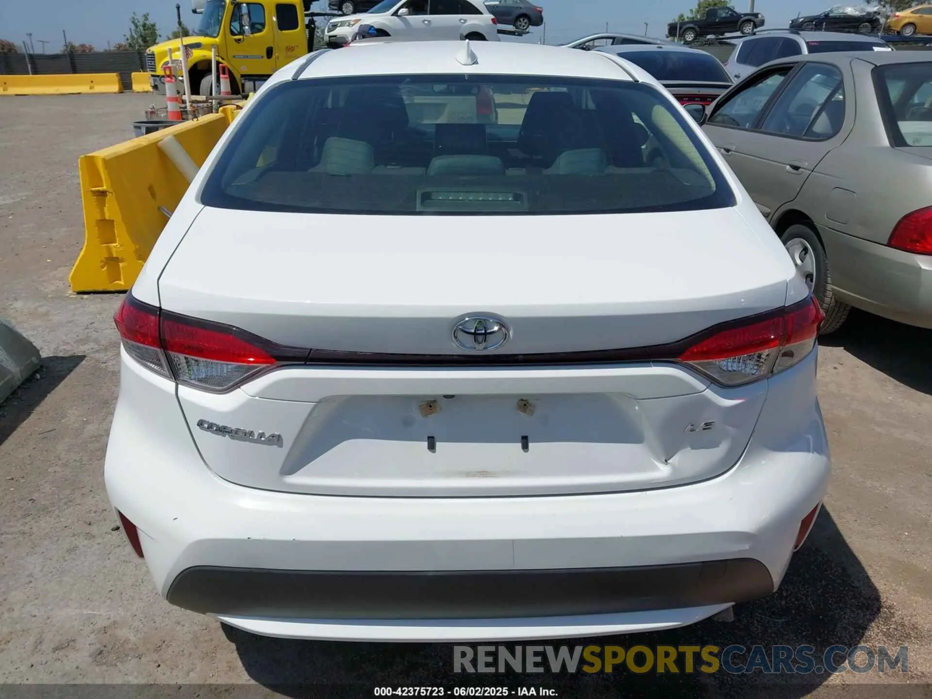 16 Photograph of a damaged car JTDEPRAE3LJ098083 TOYOTA COROLLA 2020