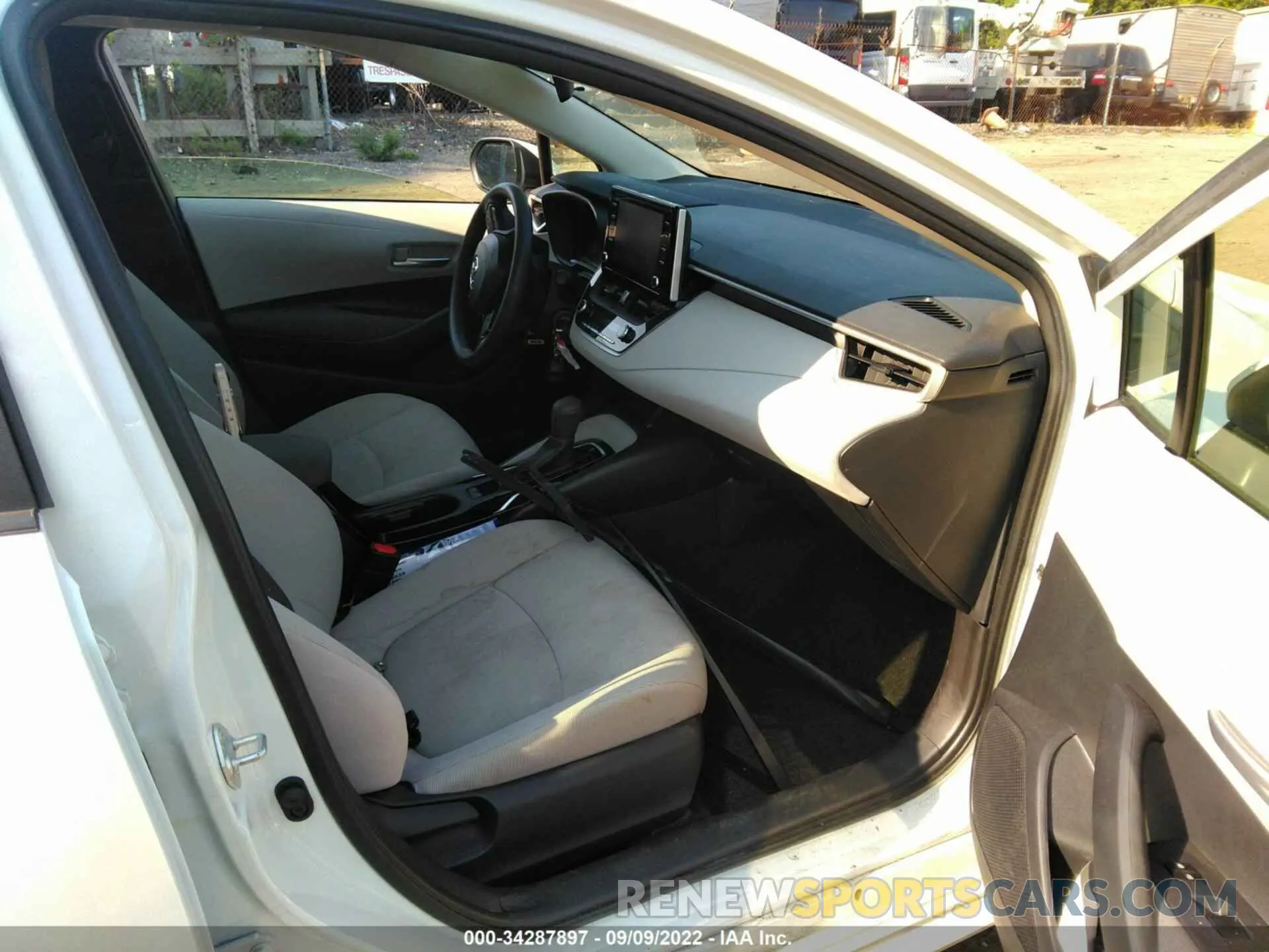 5 Photograph of a damaged car JTDEPRAE4LJ069871 TOYOTA COROLLA 2020