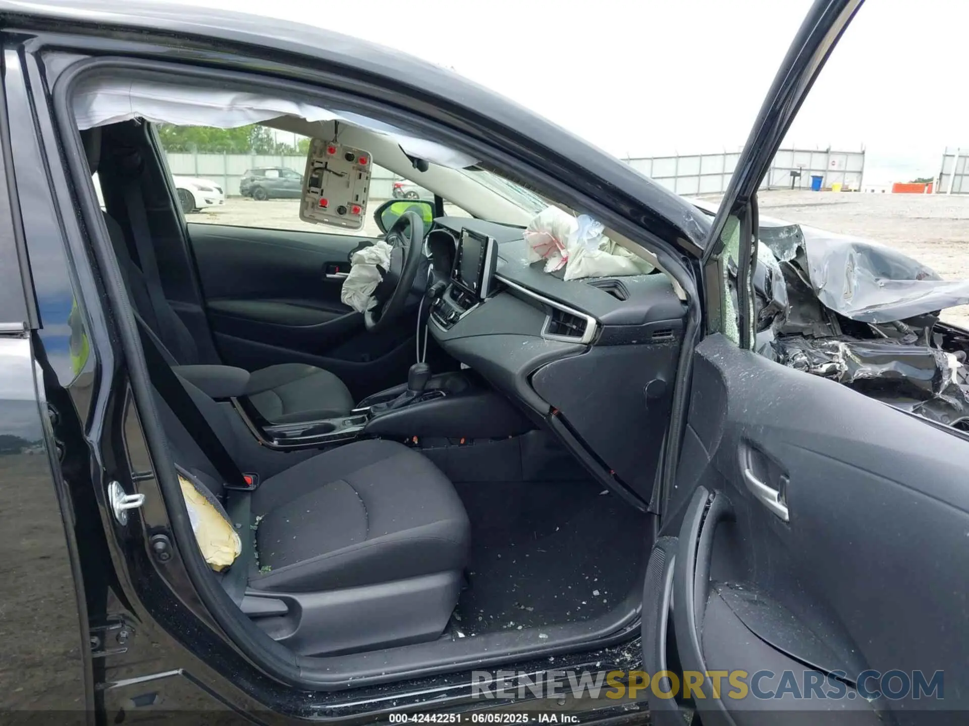 5 Photograph of a damaged car JTDEPRAE5LJ059267 TOYOTA COROLLA 2020