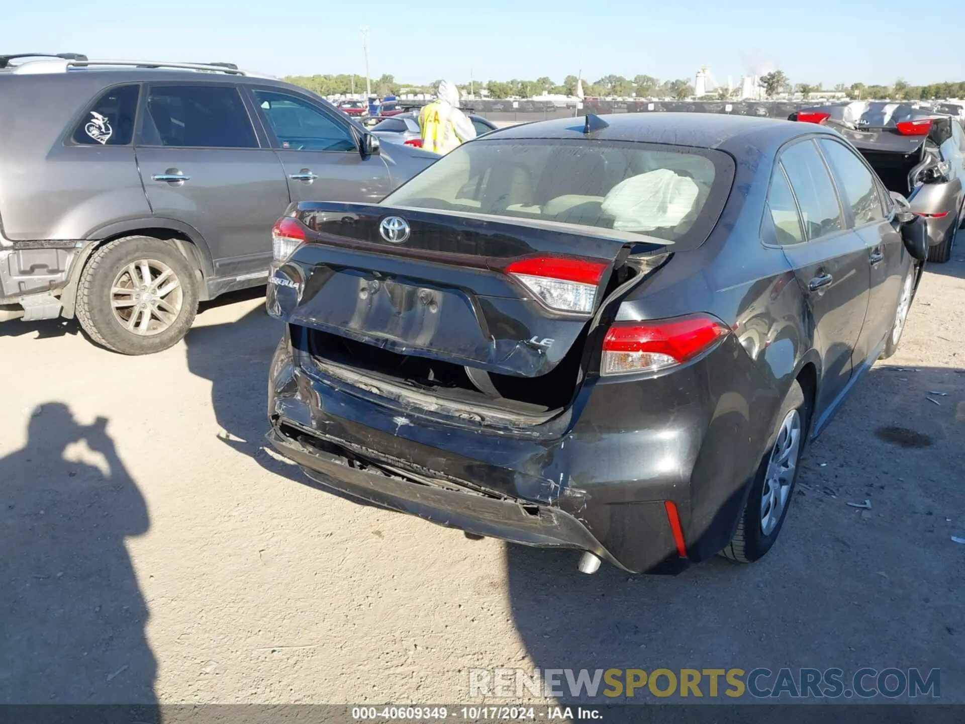 17 Photograph of a damaged car JTDEPRAE5LJ070902 TOYOTA COROLLA 2020