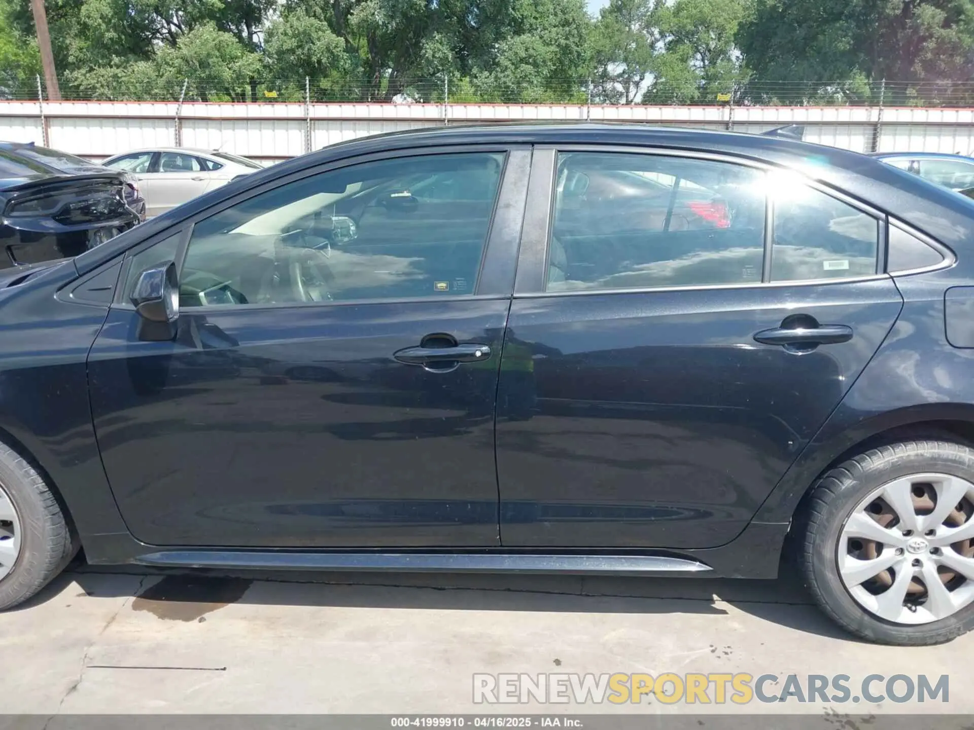 15 Photograph of a damaged car JTDEPRAE6LJ035995 TOYOTA COROLLA 2020