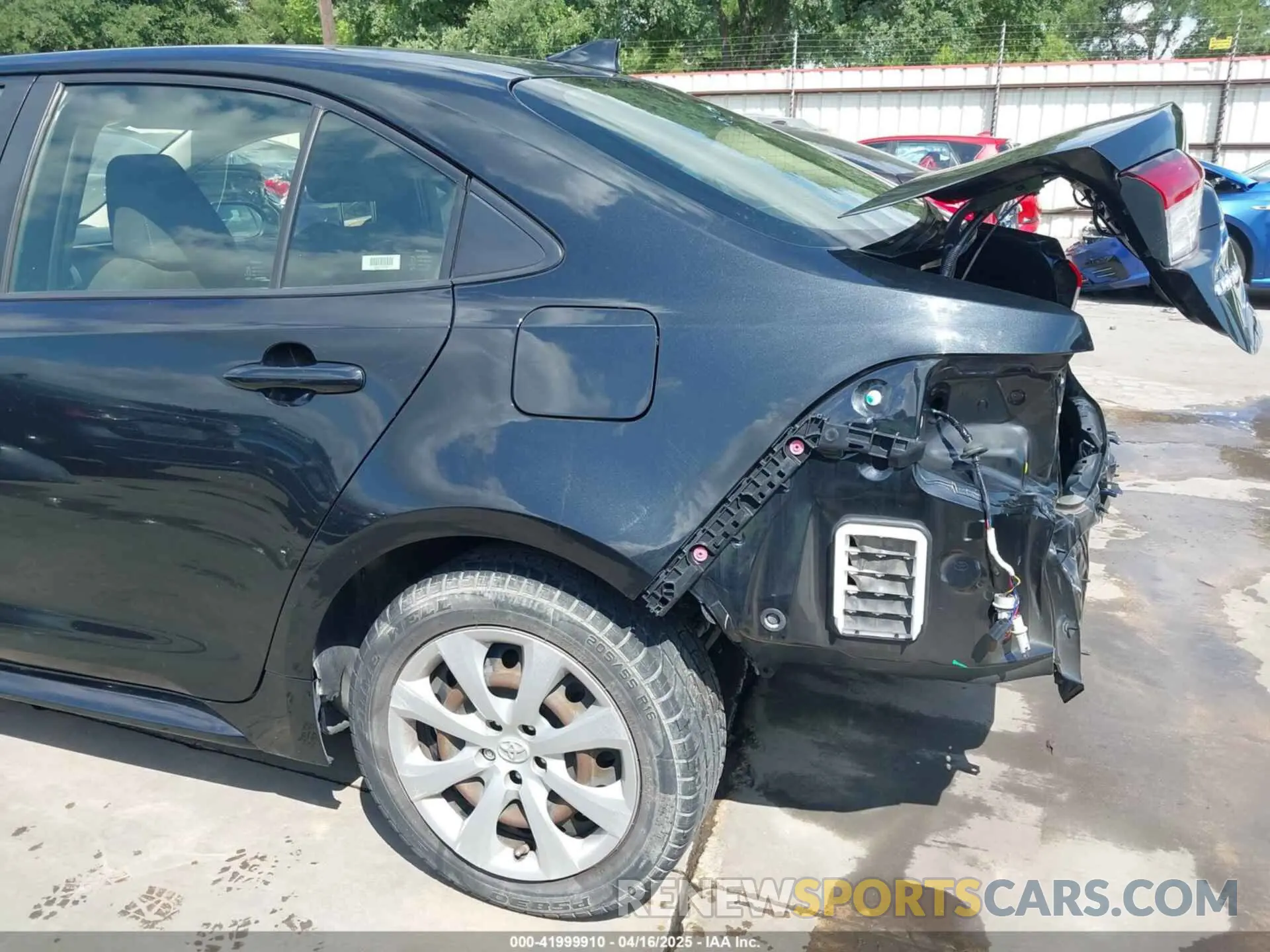 18 Photograph of a damaged car JTDEPRAE6LJ035995 TOYOTA COROLLA 2020