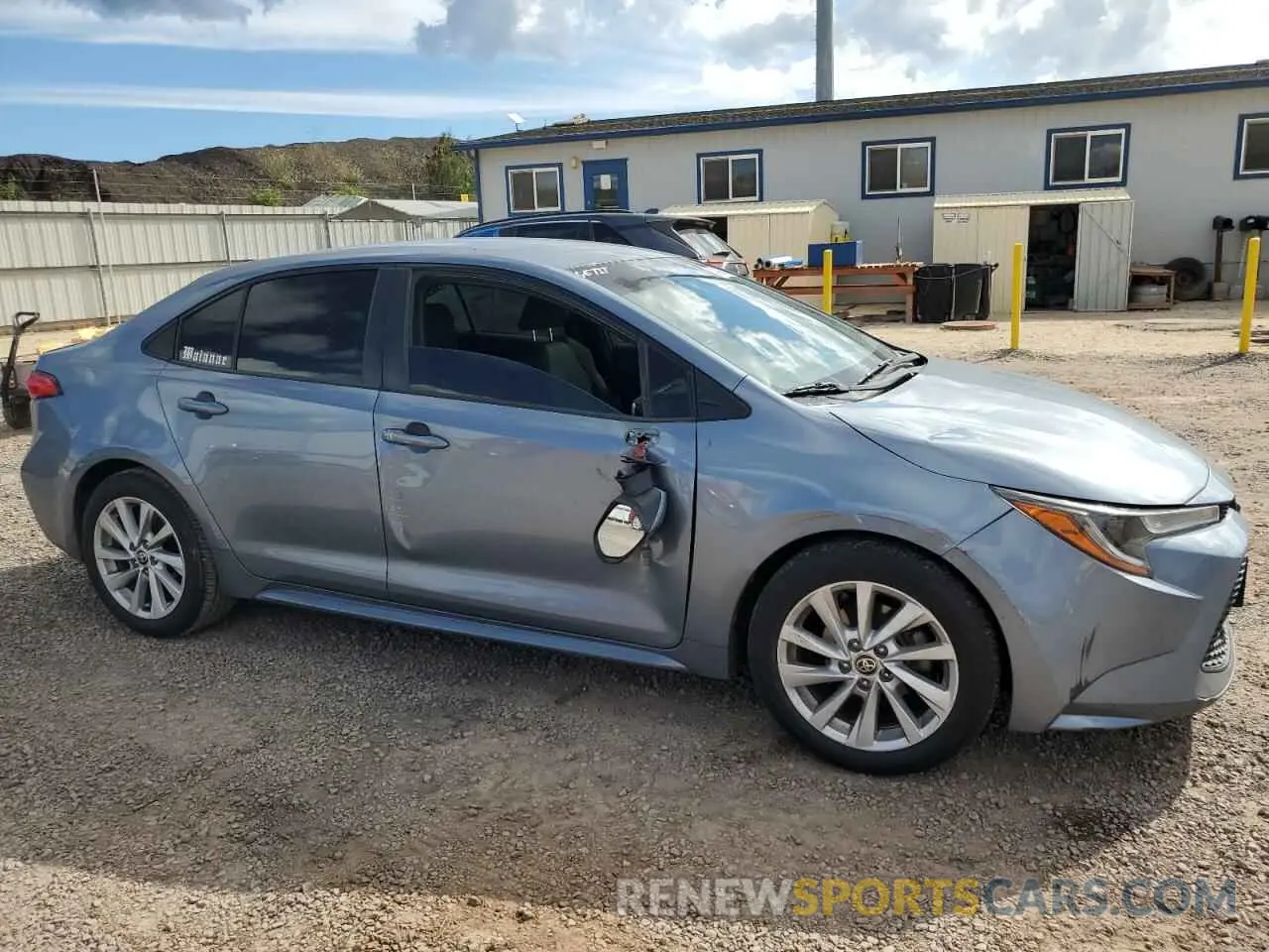 4 Photograph of a damaged car JTDEPRAE6LJ082587 TOYOTA COROLLA 2020