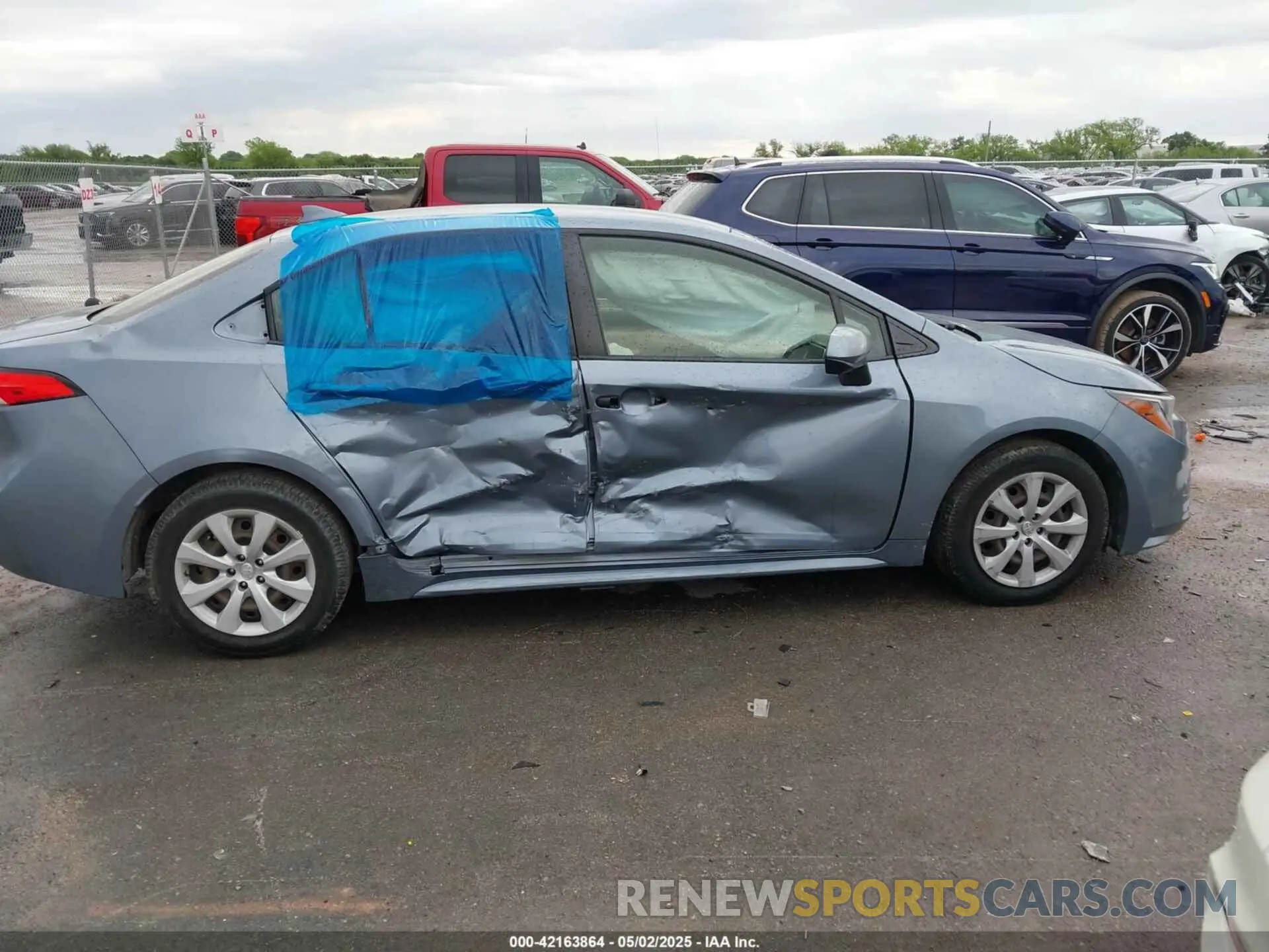 13 Photograph of a damaged car JTDEPRAE7LJ038663 TOYOTA COROLLA 2020