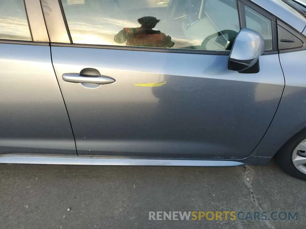 12 Photograph of a damaged car JTDEPRAE7LJ083523 TOYOTA COROLLA 2020