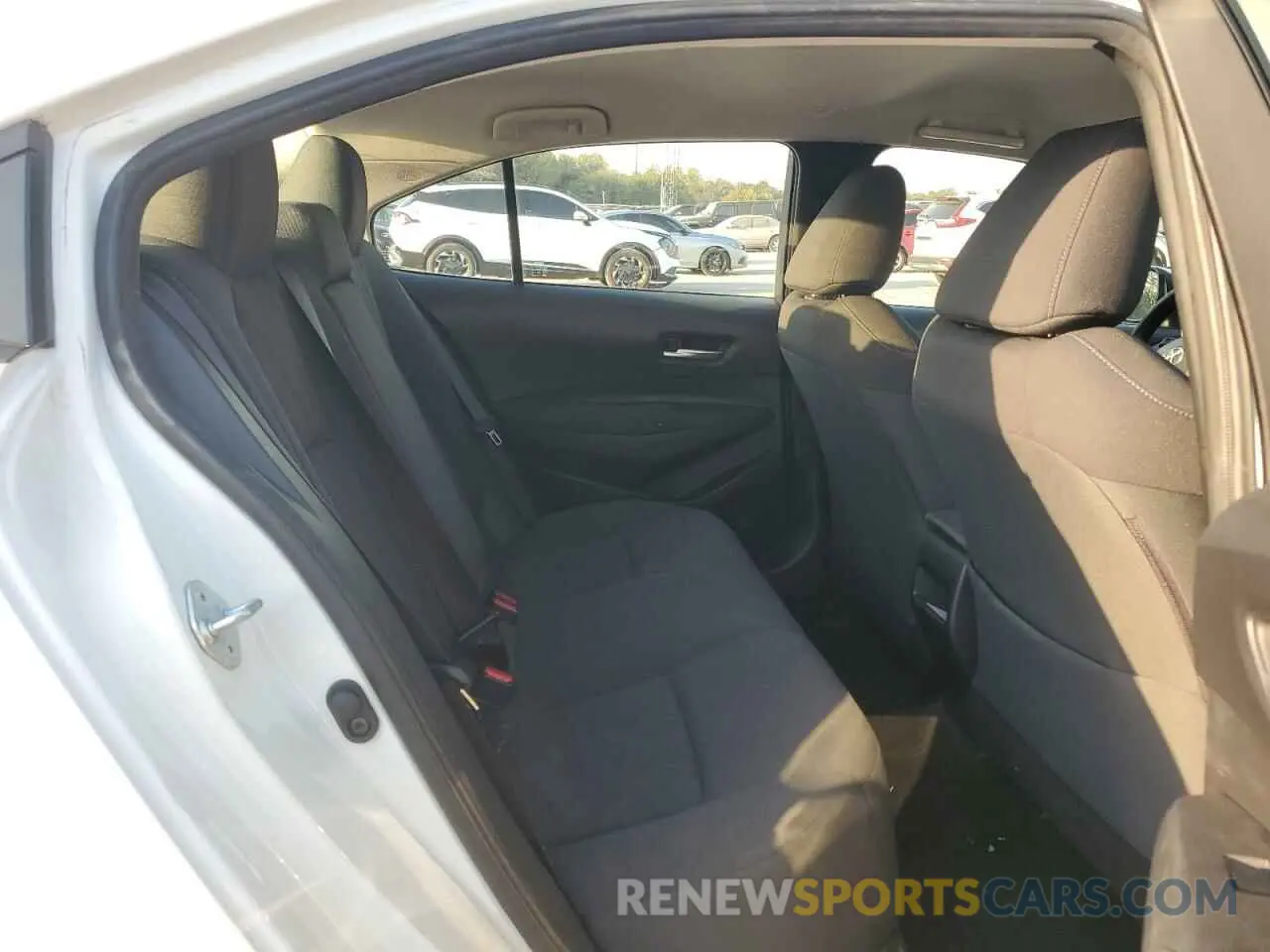 10 Photograph of a damaged car JTDEPRAE7LJ098572 TOYOTA COROLLA 2020