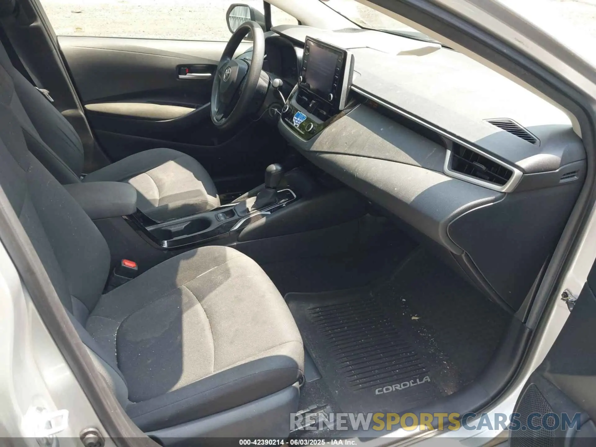 5 Photograph of a damaged car JTDEPRAE8LJ008300 TOYOTA COROLLA 2020