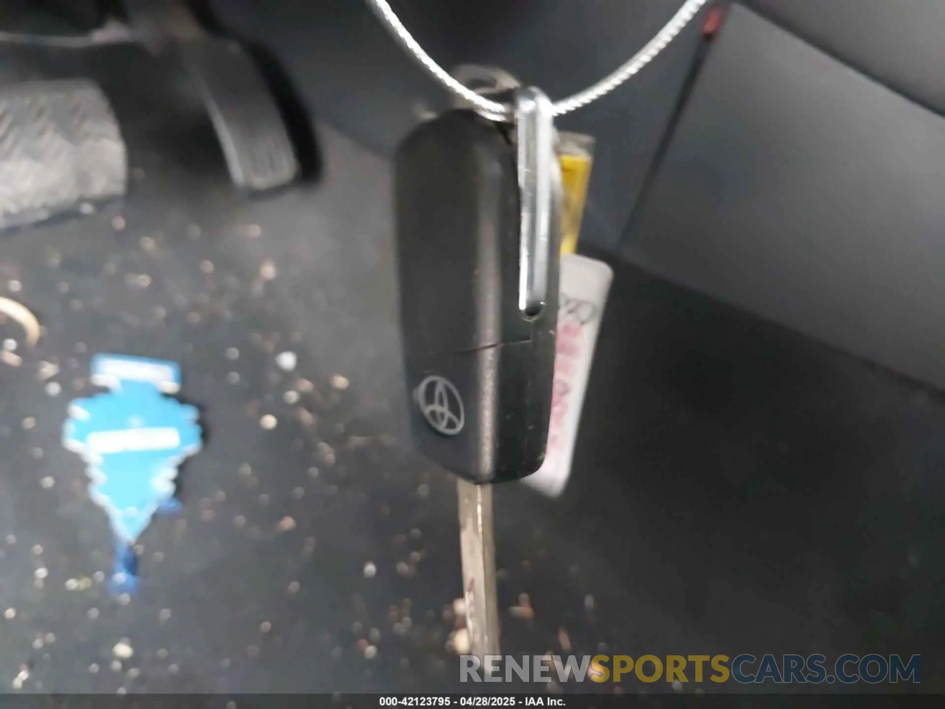 11 Photograph of a damaged car JTDEPRAE9LJ055724 TOYOTA COROLLA 2020