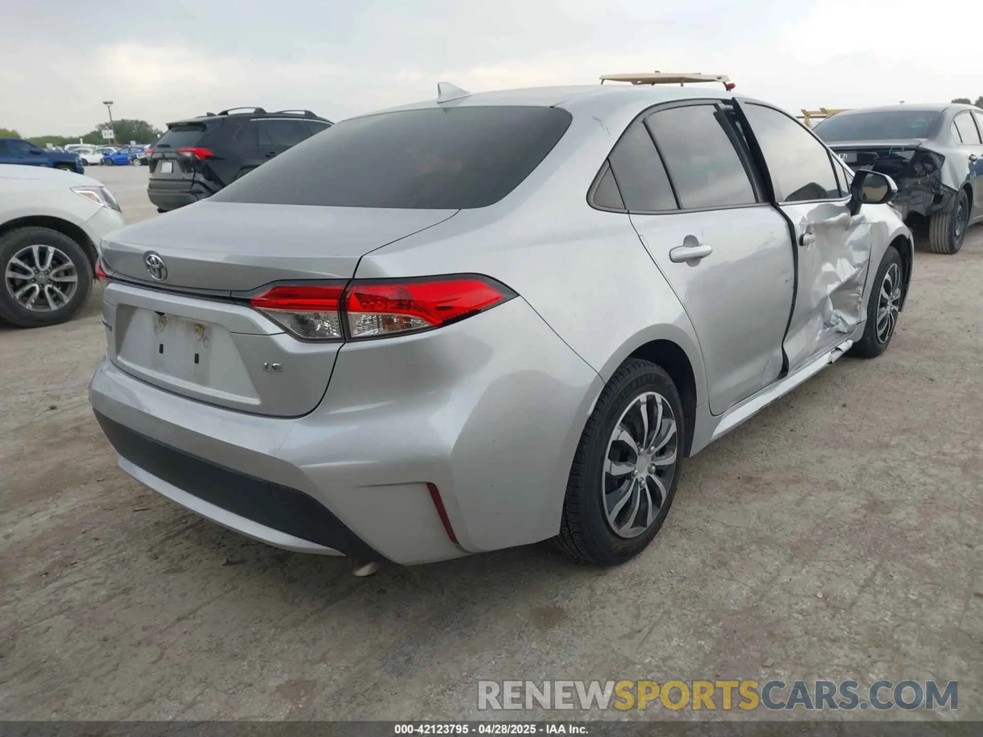 4 Photograph of a damaged car JTDEPRAE9LJ055724 TOYOTA COROLLA 2020