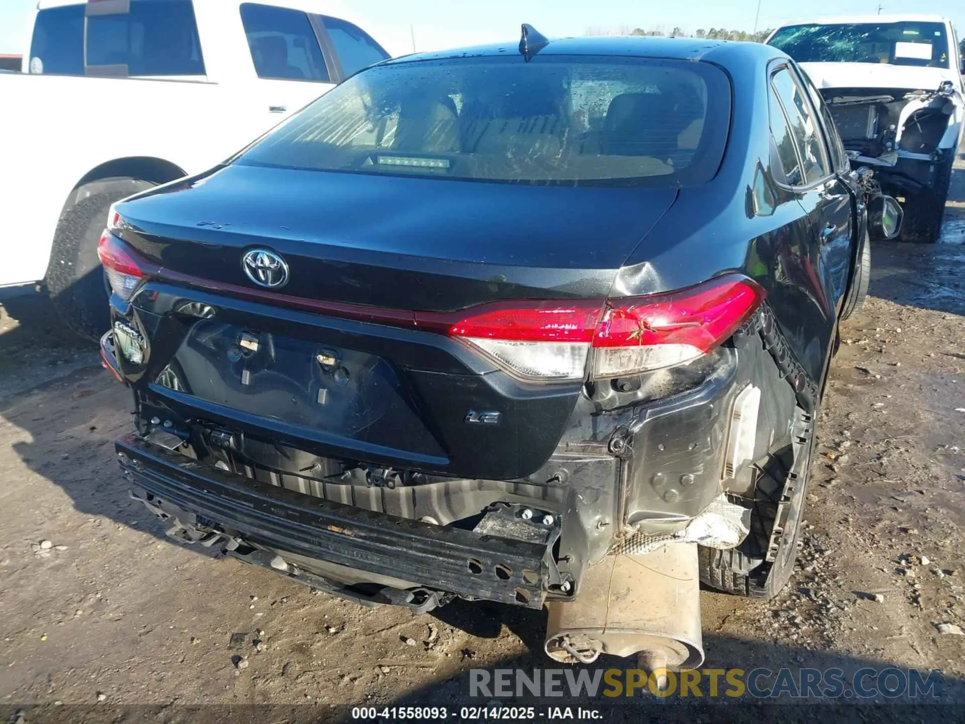 18 Photograph of a damaged car JTDEPRAE9LJ084415 TOYOTA COROLLA 2020