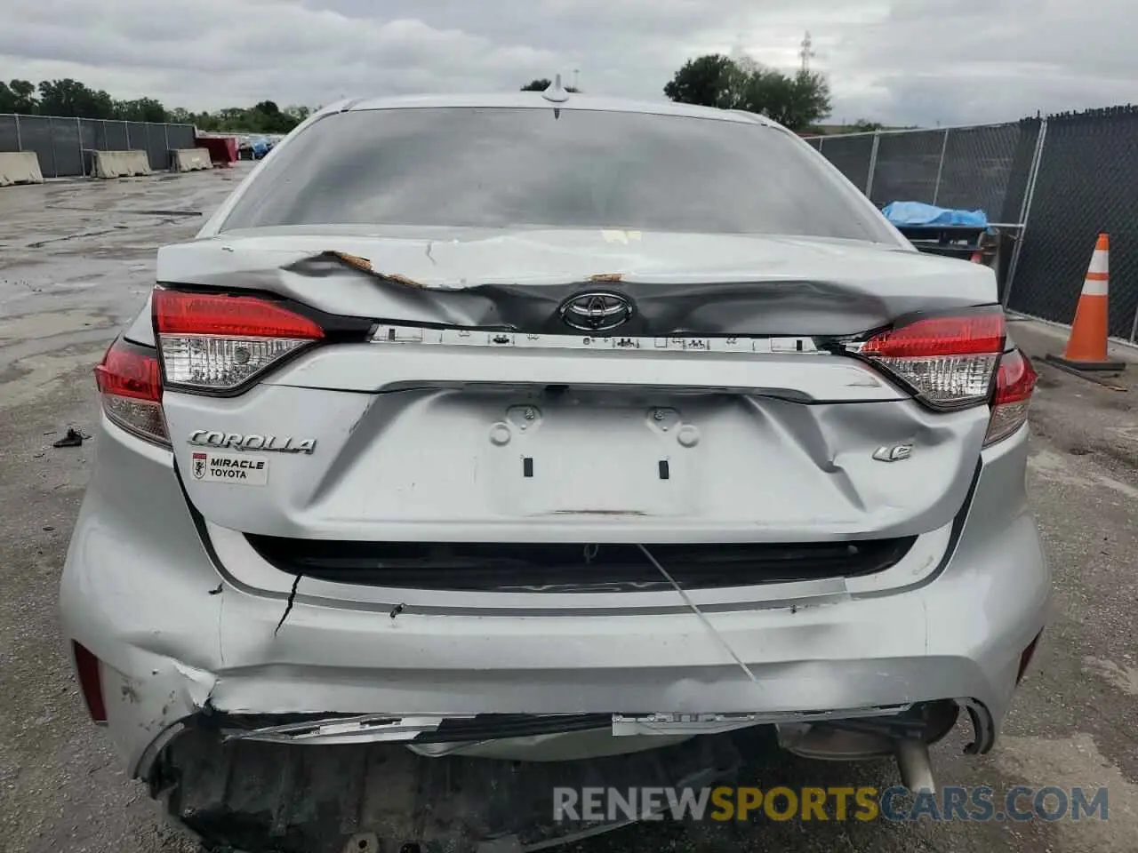 6 Photograph of a damaged car JTDEPRAE9LJ090487 TOYOTA COROLLA 2020