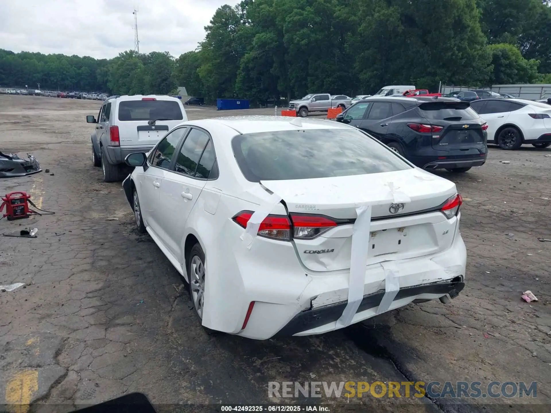 3 Photograph of a damaged car JTDEPRAE9LJ098878 TOYOTA COROLLA 2020