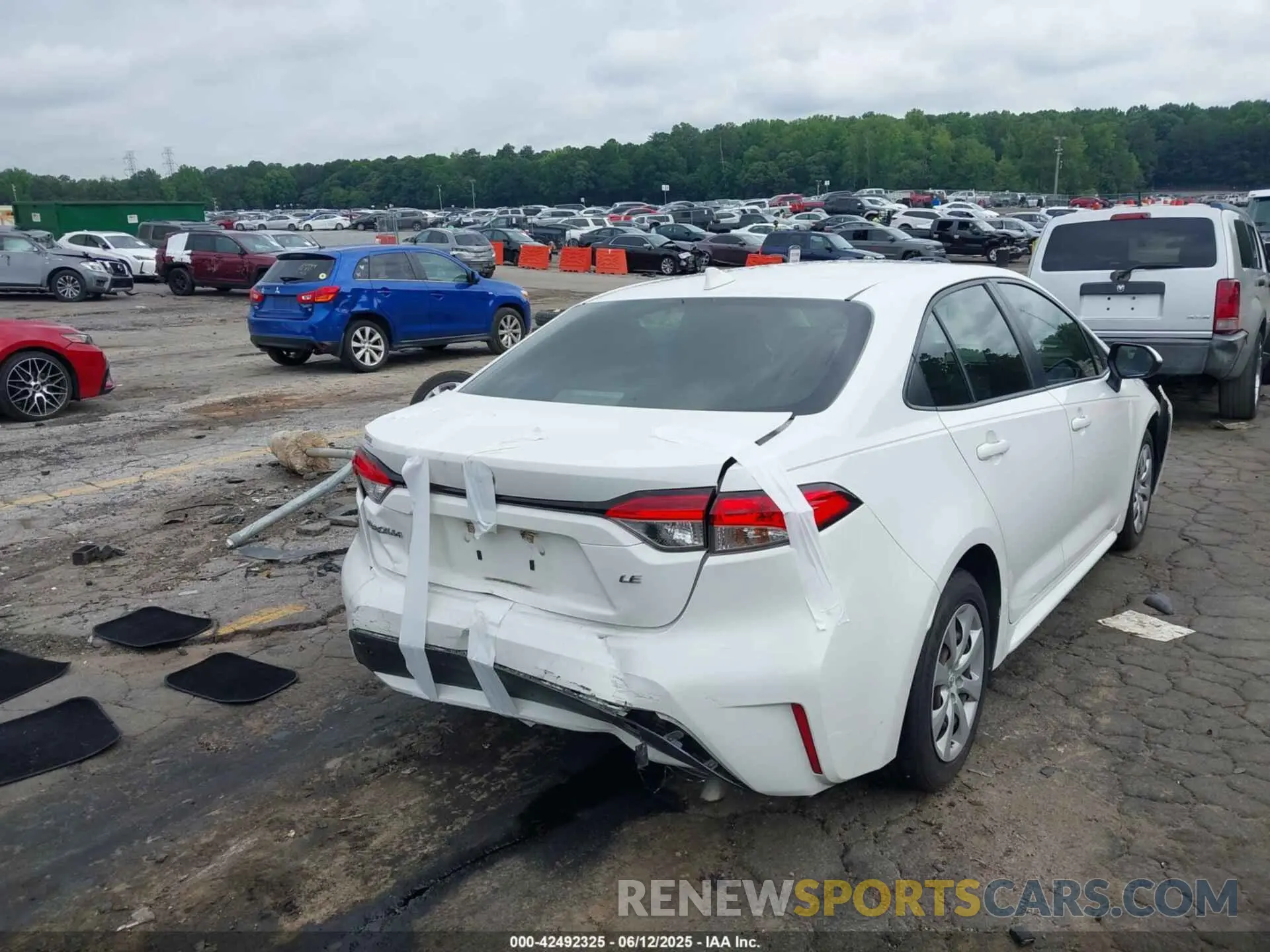 4 Photograph of a damaged car JTDEPRAE9LJ098878 TOYOTA COROLLA 2020
