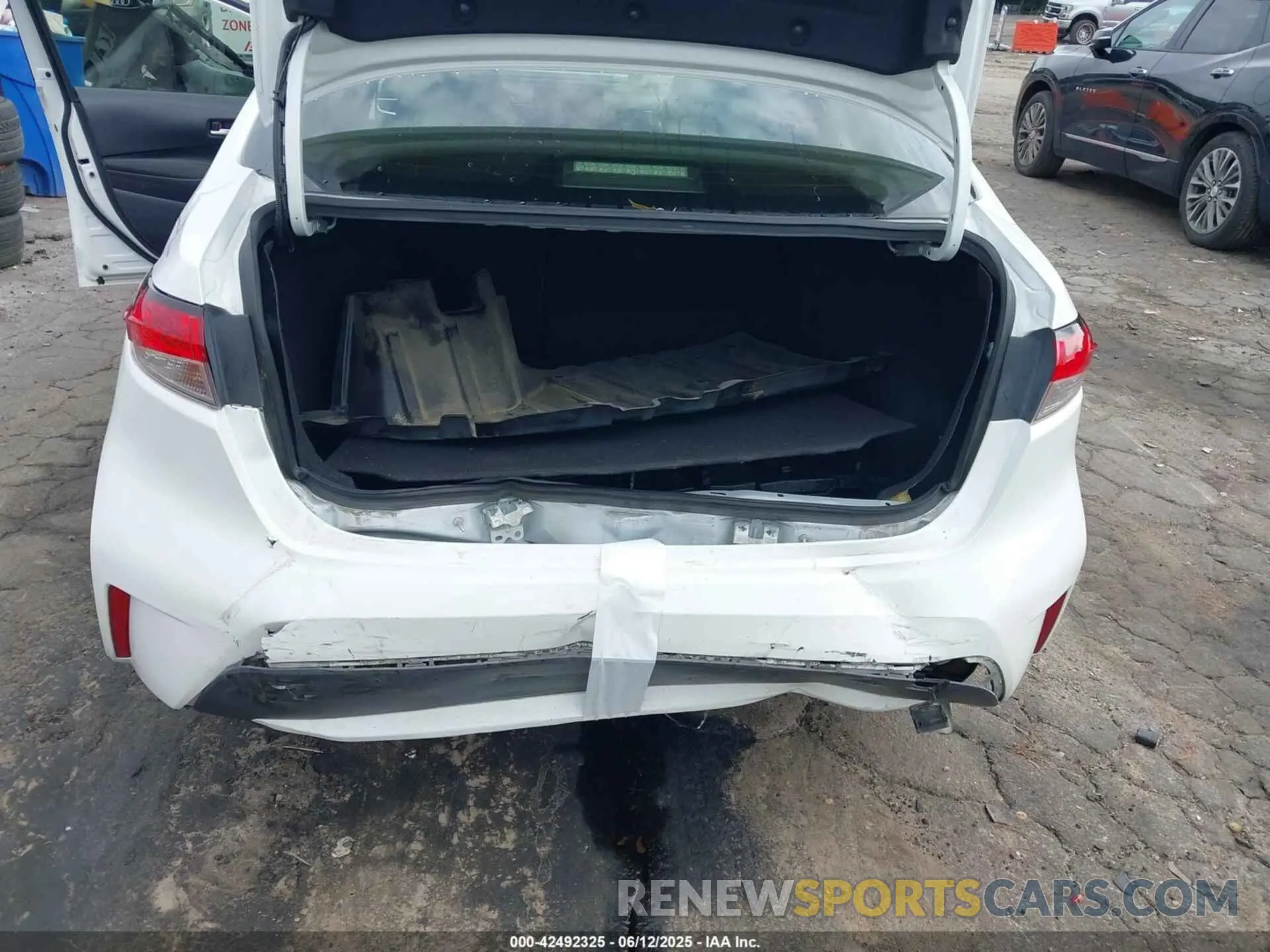 6 Photograph of a damaged car JTDEPRAE9LJ098878 TOYOTA COROLLA 2020