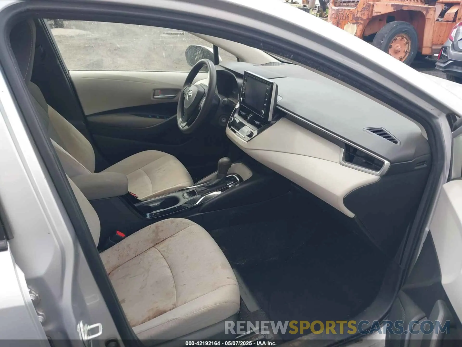 5 Photograph of a damaged car JTDEPRAEXLJ104378 TOYOTA COROLLA 2020
