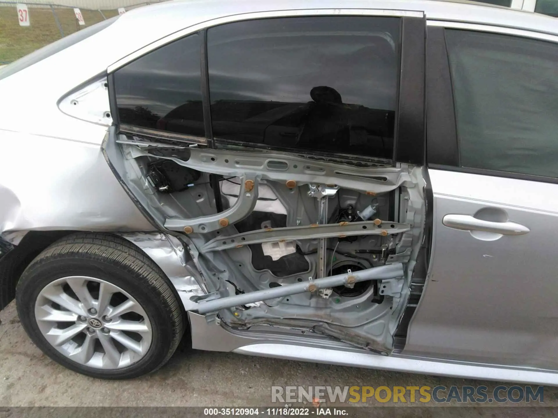 6 Photograph of a damaged car JTDFPRAE4LJ018505 TOYOTA COROLLA 2020