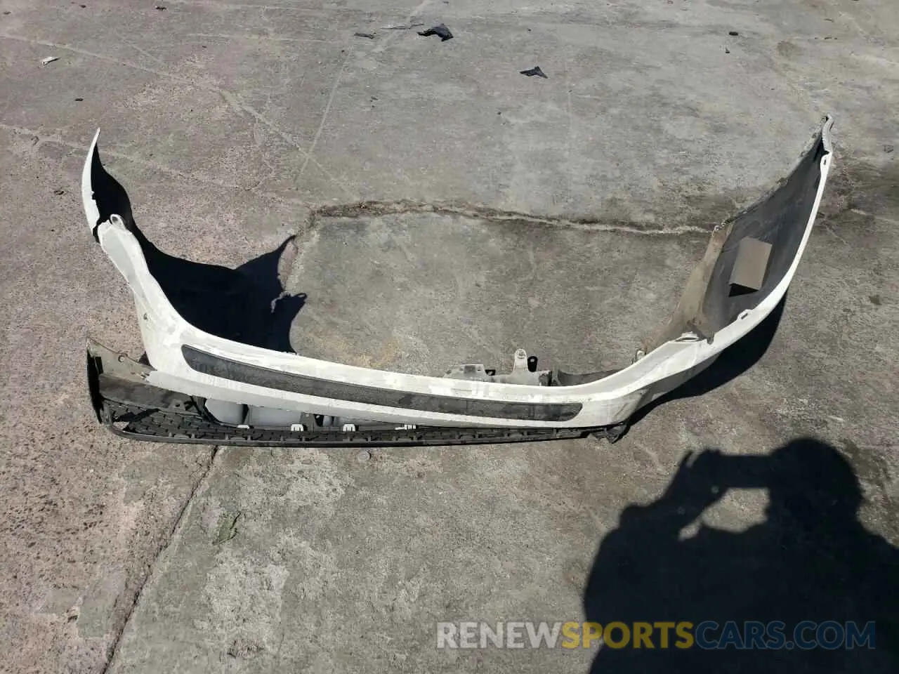 14 Photograph of a damaged car JTDS4RCE6LJ018056 TOYOTA COROLLA 2020