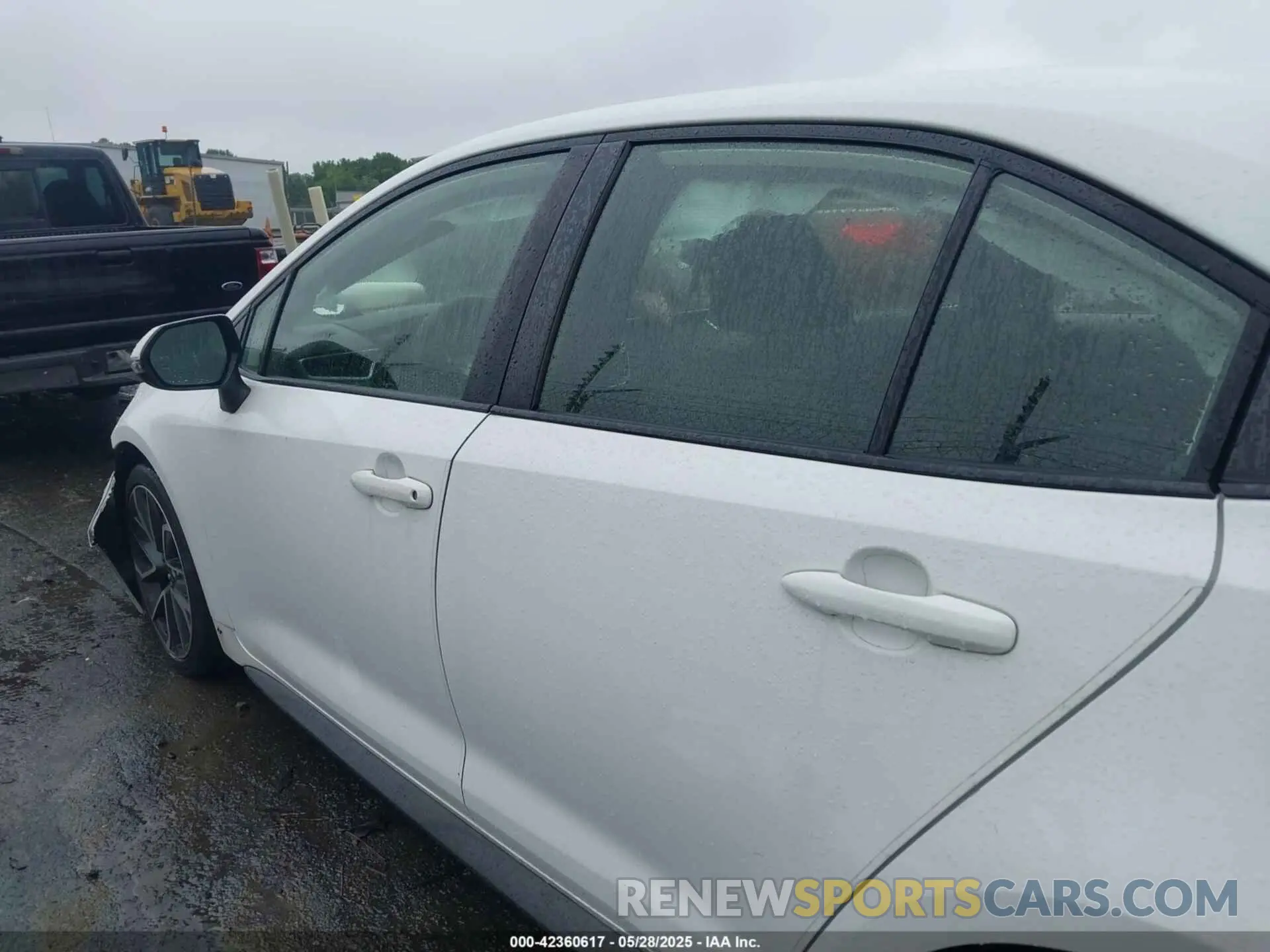 14 Photograph of a damaged car JTDS4RCE7LJ043693 TOYOTA COROLLA 2020