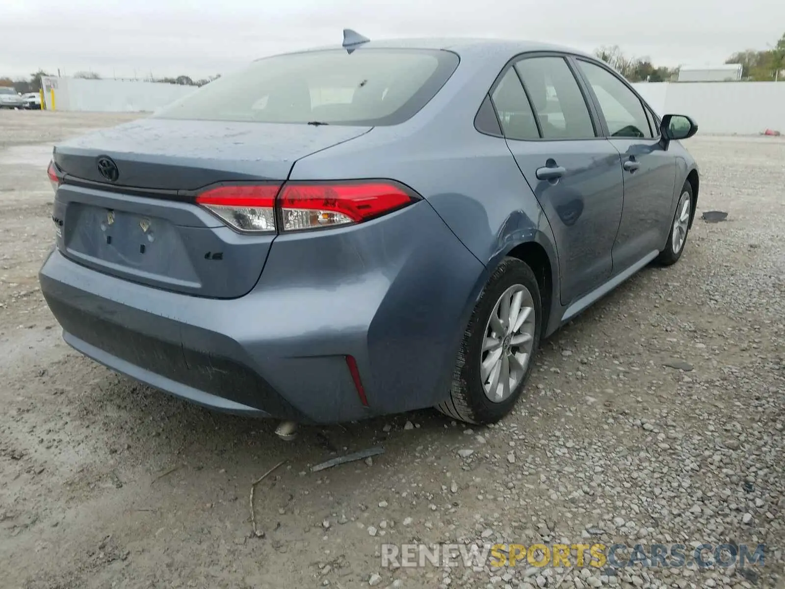 4 Photograph of a damaged car JTDVPRAE4LJ102013 TOYOTA COROLLA 2020