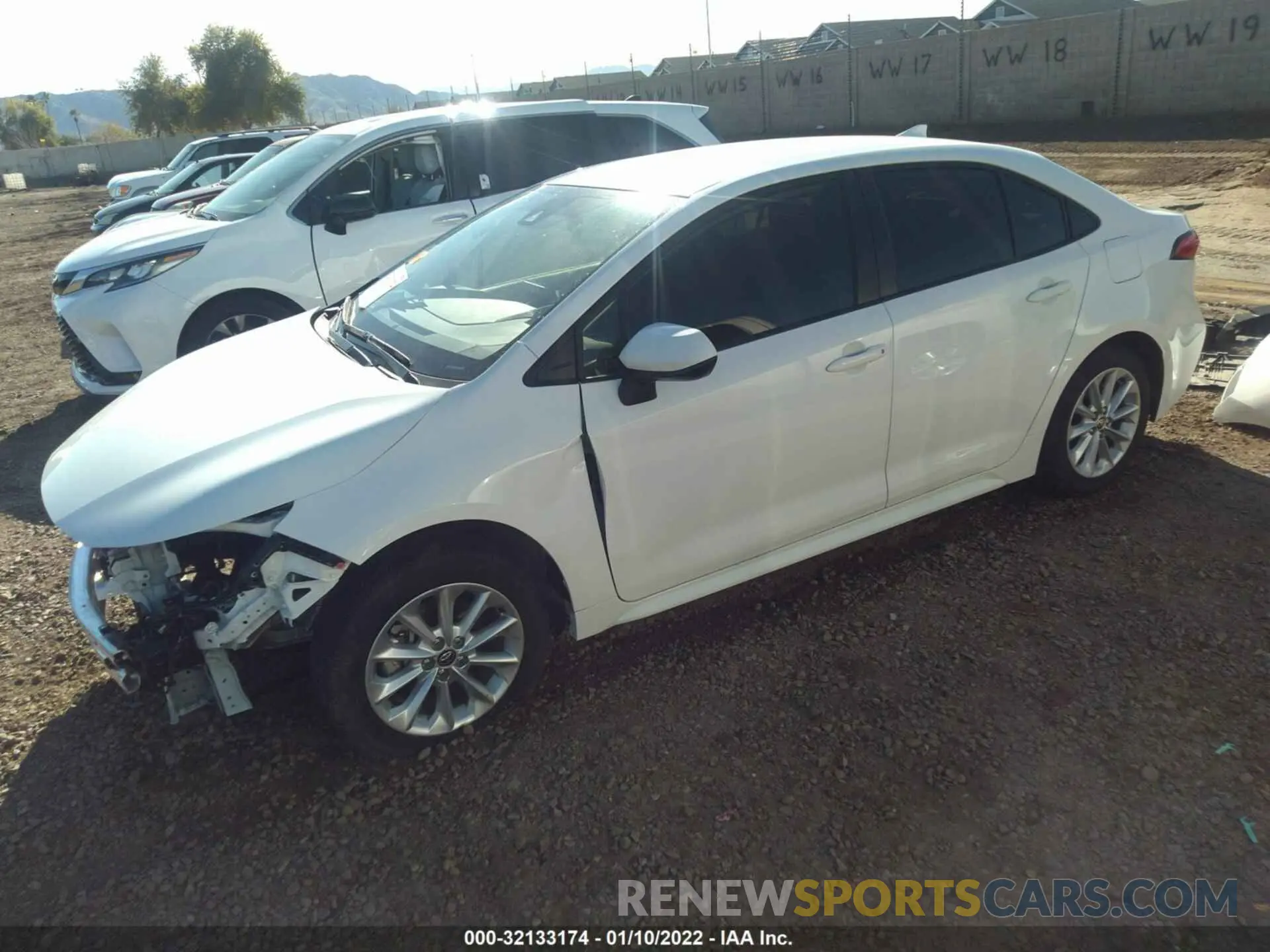 2 Фотография поврежденного автомобиля JTDVPRAE9LJ088786 TOYOTA COROLLA 2020