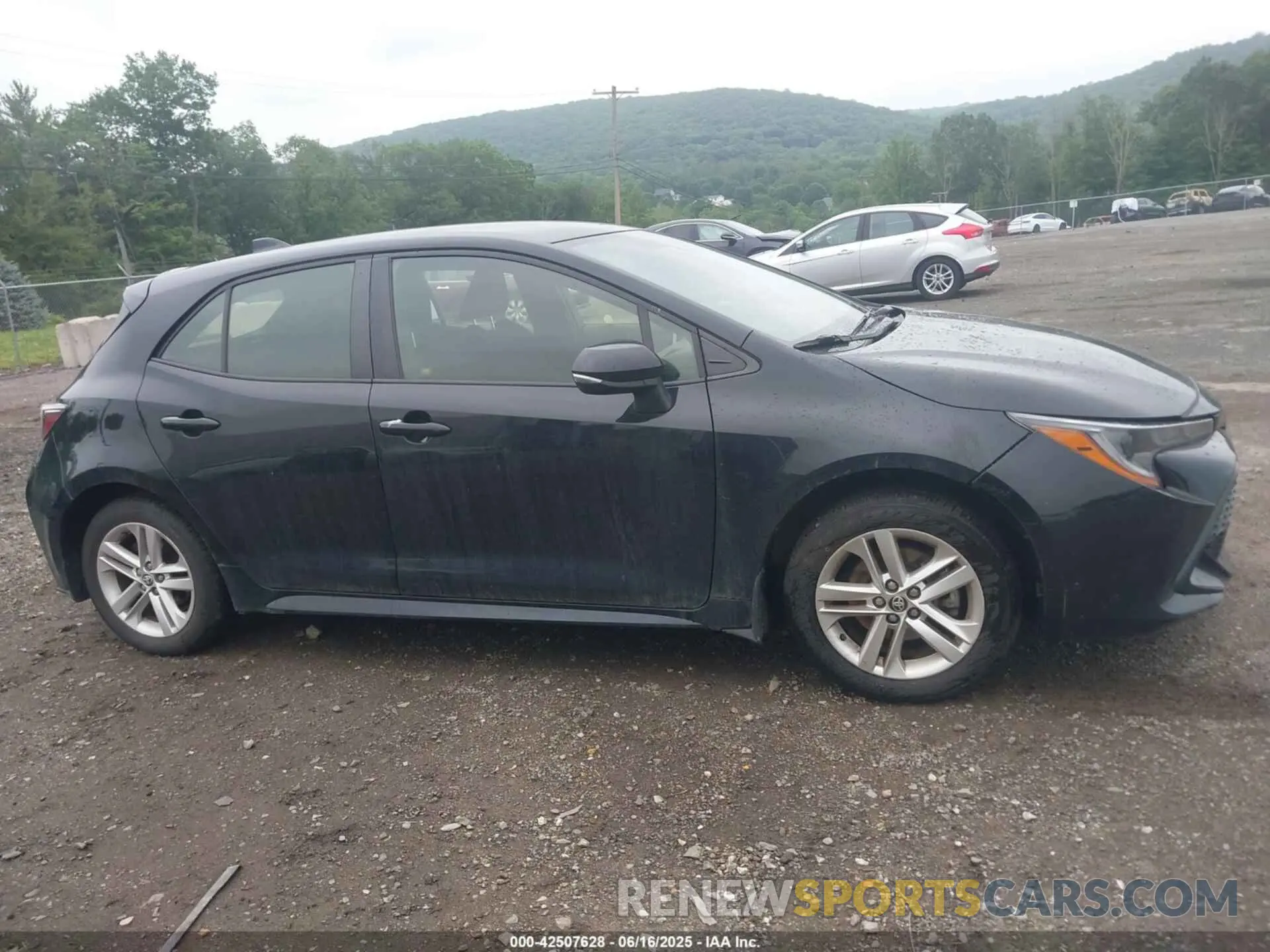 13 Photograph of a damaged car JTNB4RBEXL3084529 TOYOTA COROLLA 2020