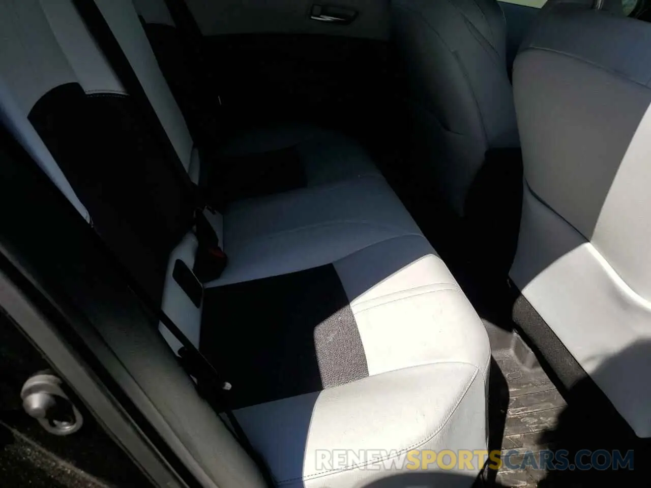 10 Photograph of a damaged car JTNC4RBE1L3096153 TOYOTA COROLLA 2020