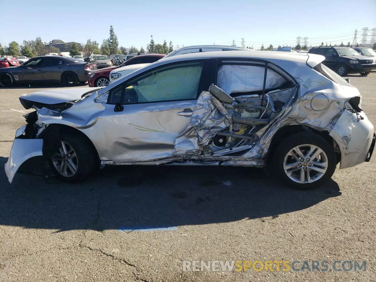 10 Photograph of a damaged car JTND4RBE2L3091869 TOYOTA COROLLA 2020