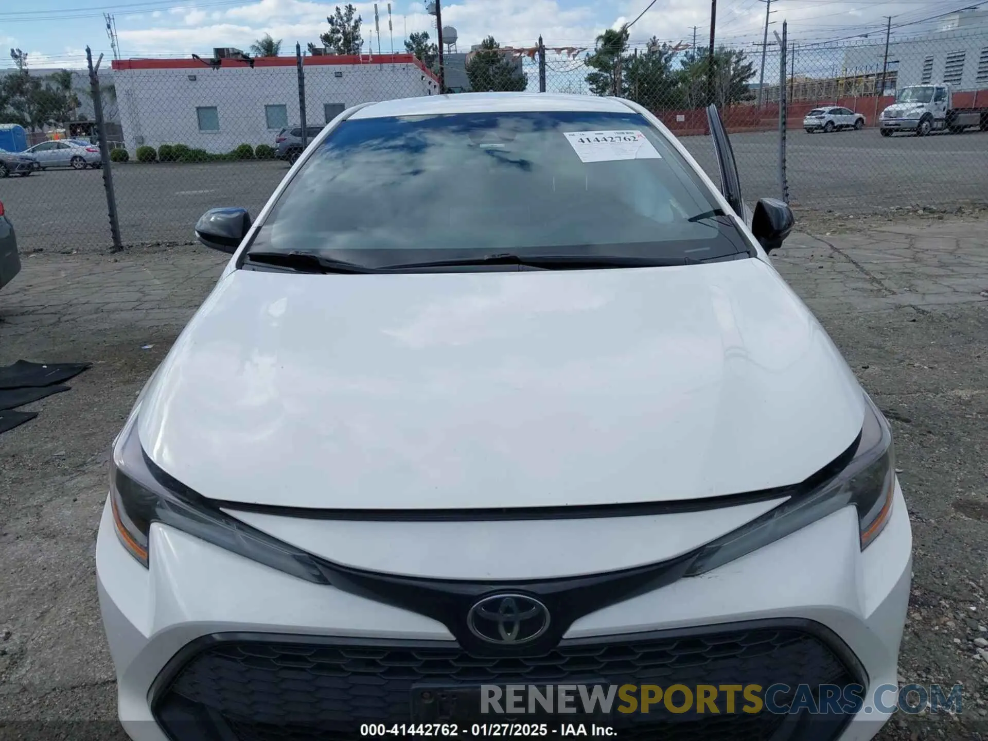 12 Photograph of a damaged car JTND4RBE4L3098838 TOYOTA COROLLA 2020