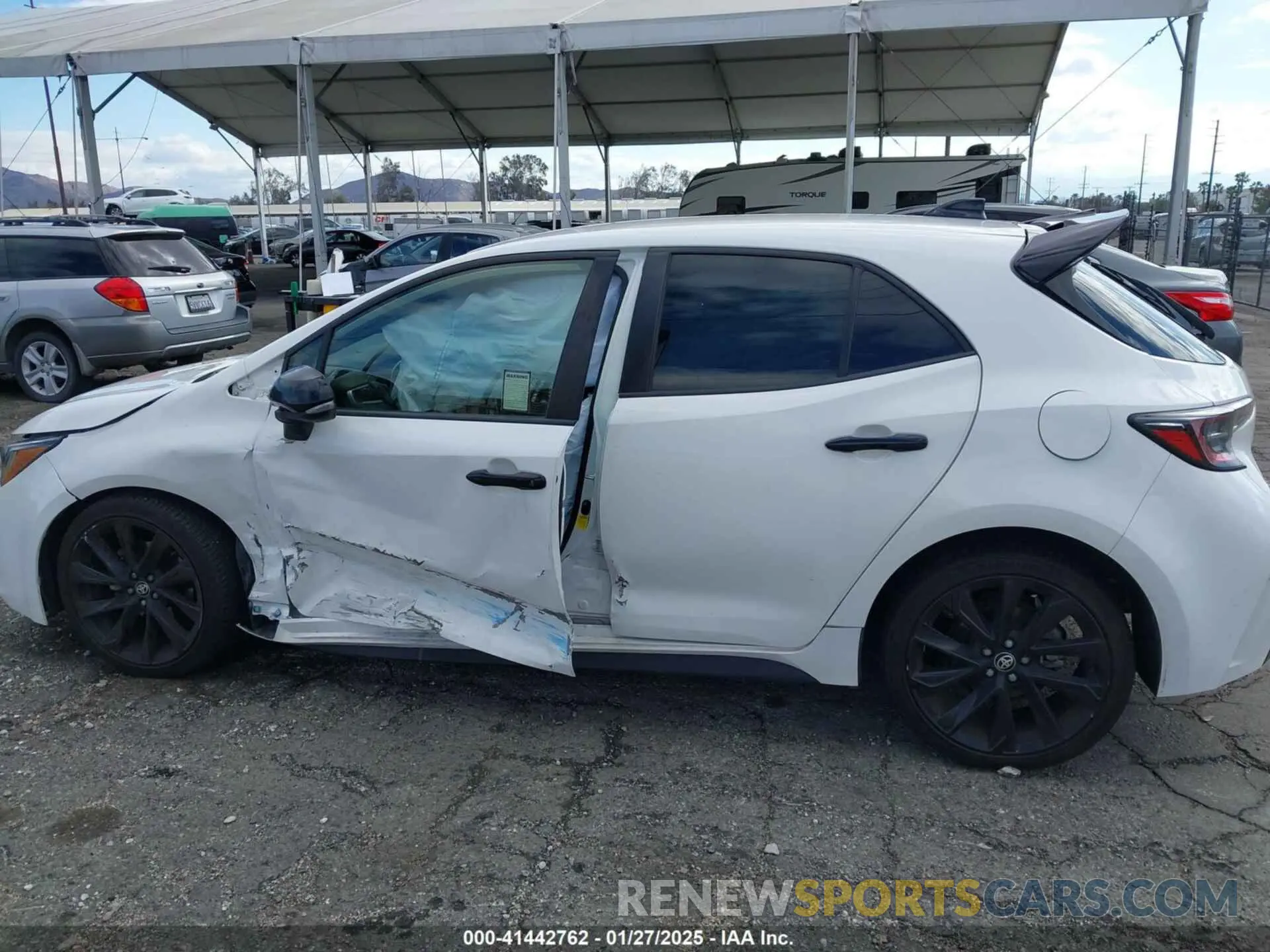 14 Photograph of a damaged car JTND4RBE4L3098838 TOYOTA COROLLA 2020