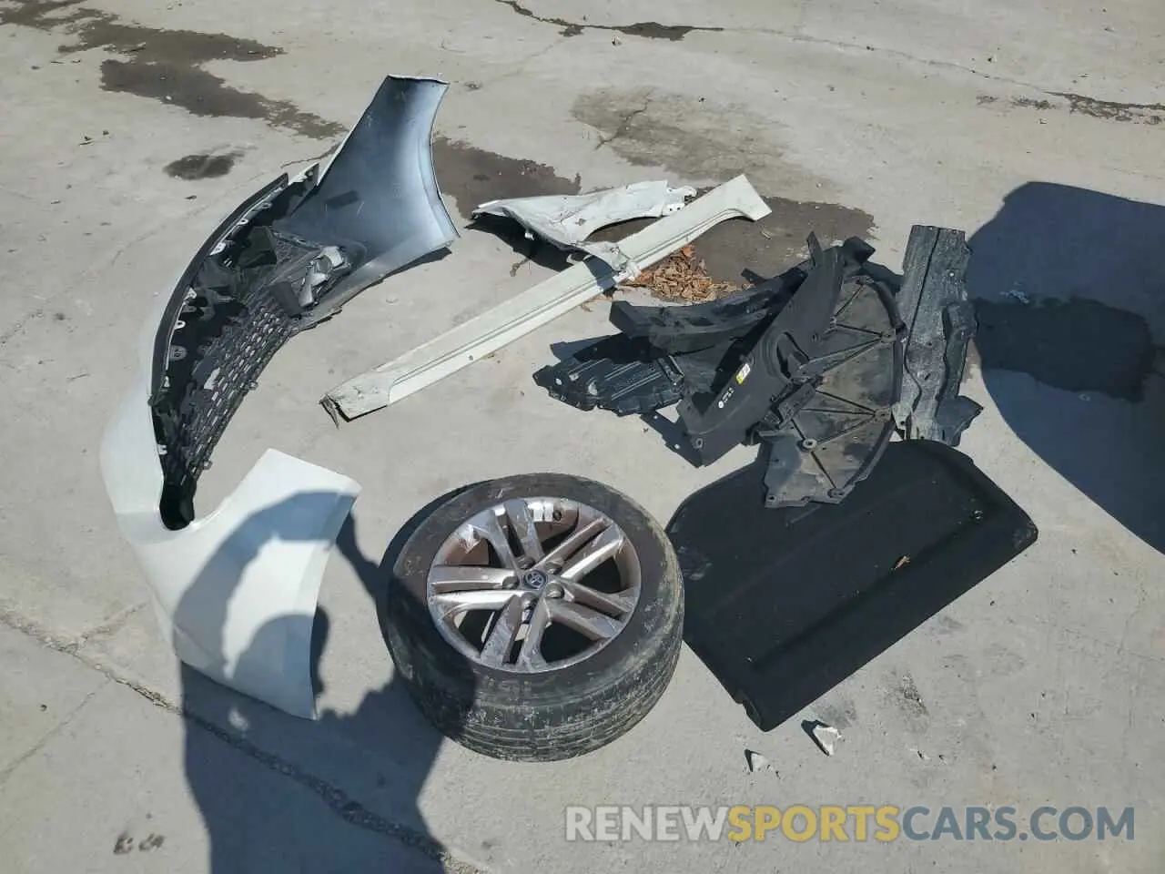 13 Photograph of a damaged car JTND4RBE5L3082924 TOYOTA COROLLA 2020