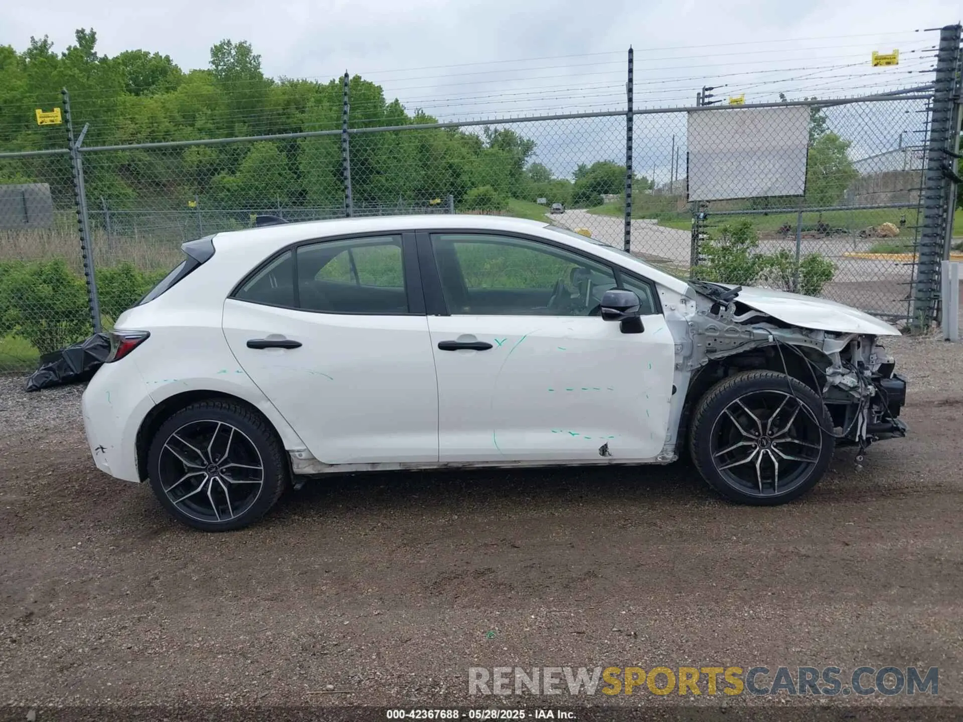 14 Photograph of a damaged car JTND4RBE9L3078052 TOYOTA COROLLA 2020