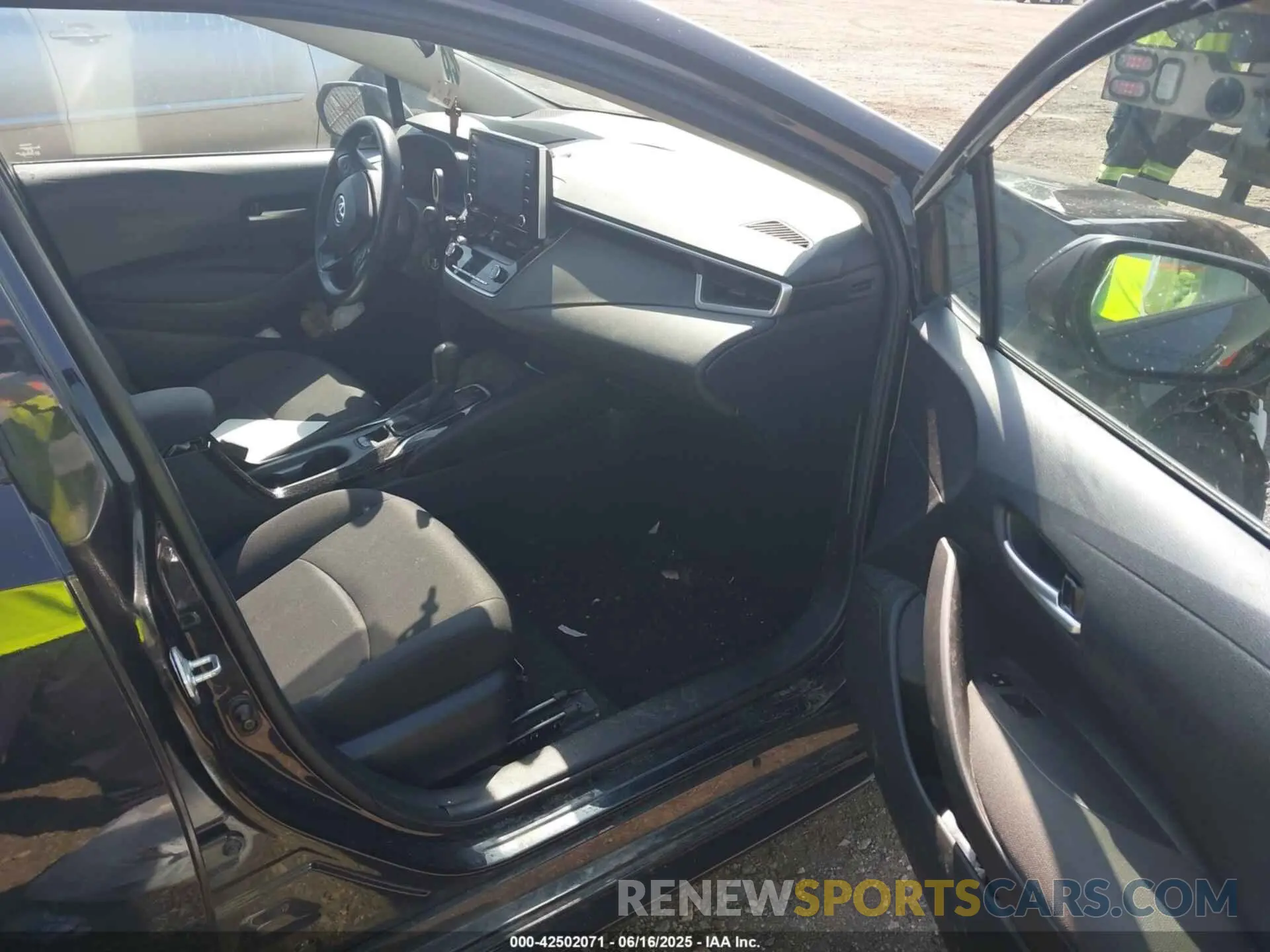 5 Photograph of a damaged car 5YFEPMAE2MP174649 TOYOTA COROLLA 2021