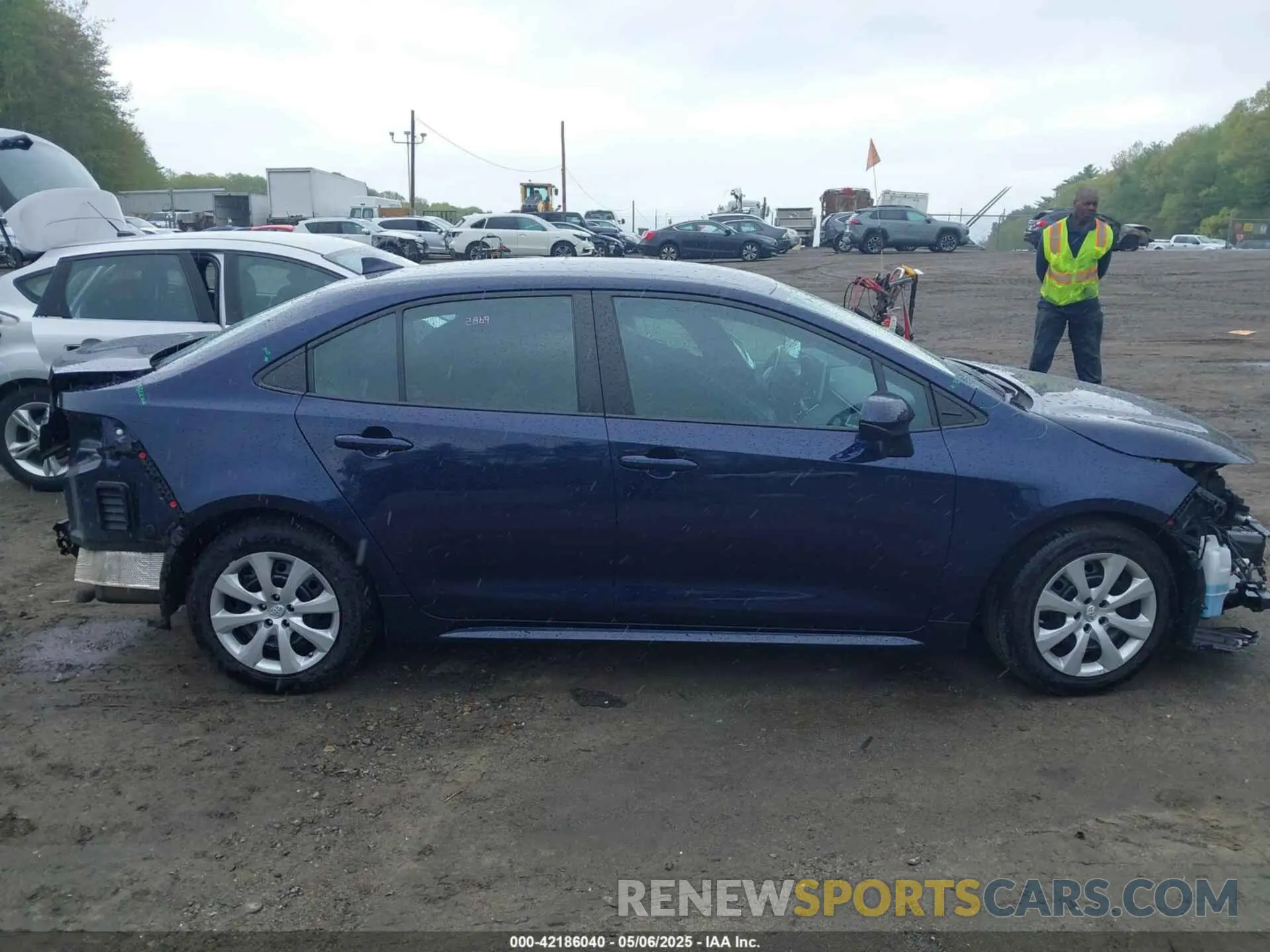 14 Photograph of a damaged car 5YFEPMAE2MP238009 TOYOTA COROLLA 2021