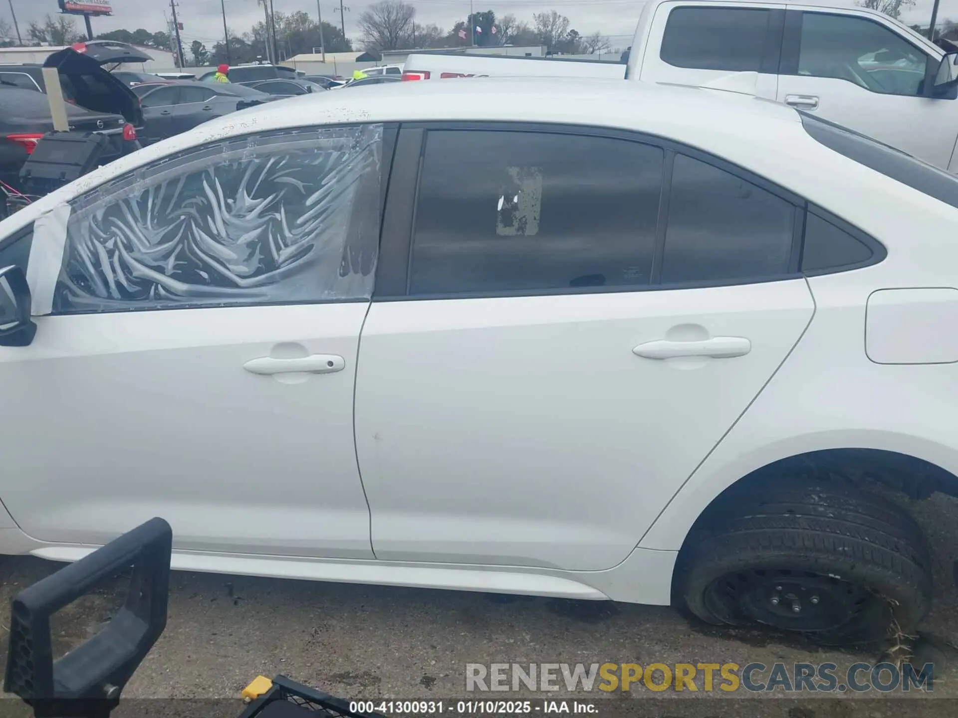 14 Photograph of a damaged car 5YFEPMAE3MP152241 TOYOTA COROLLA 2021