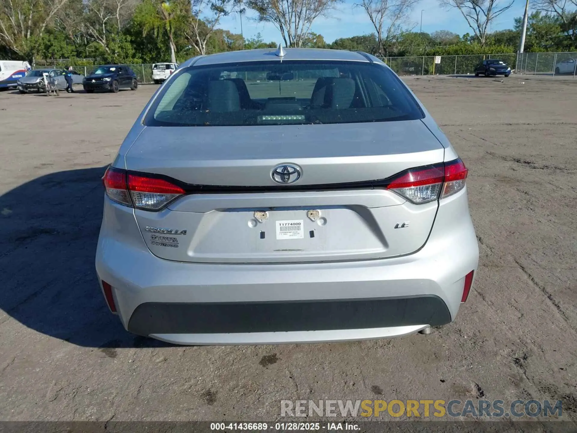 17 Photograph of a damaged car 5YFEPMAE3MP180105 TOYOTA COROLLA 2021