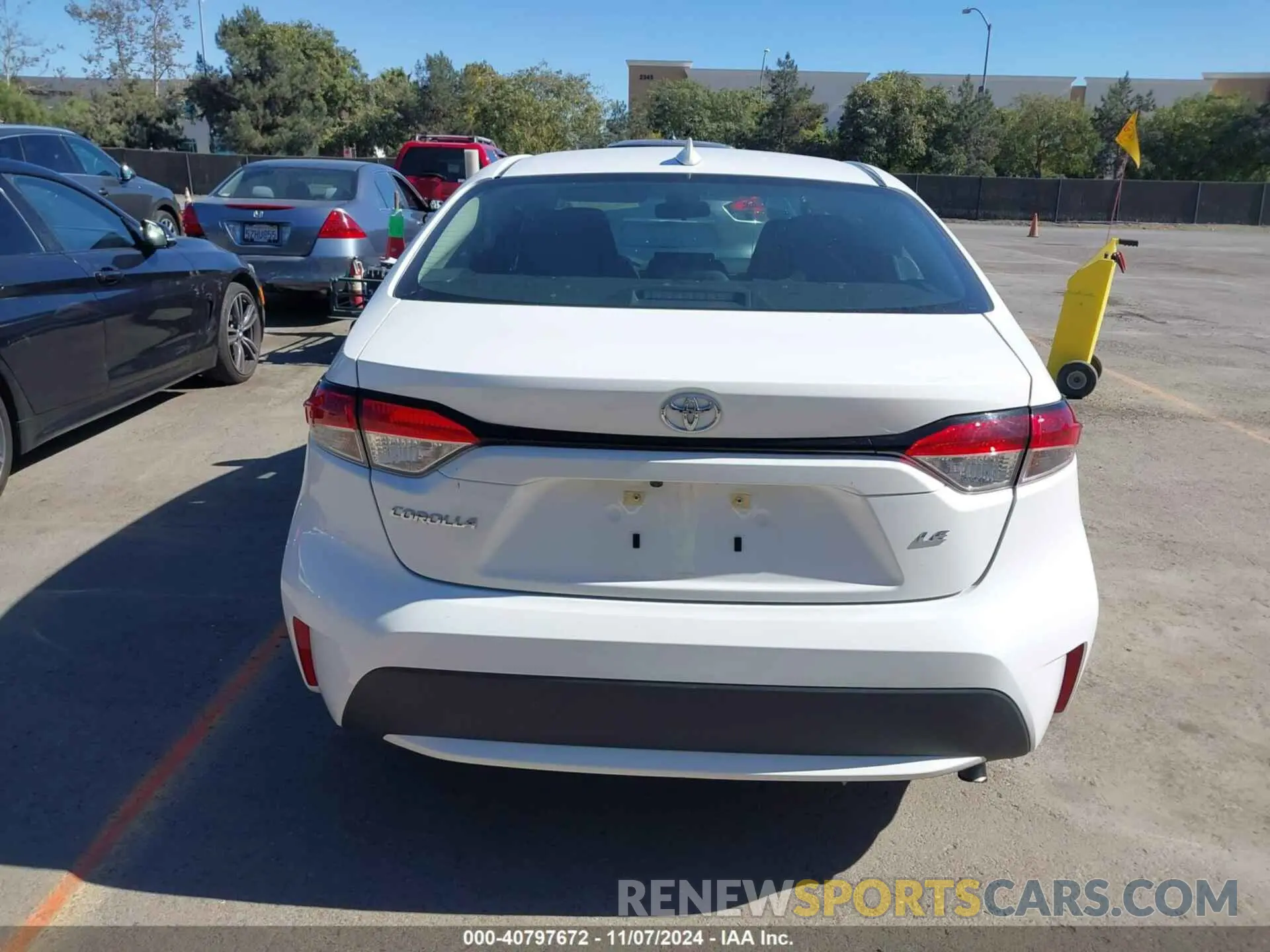 17 Photograph of a damaged car 5YFEPMAE3MP217976 TOYOTA COROLLA 2021