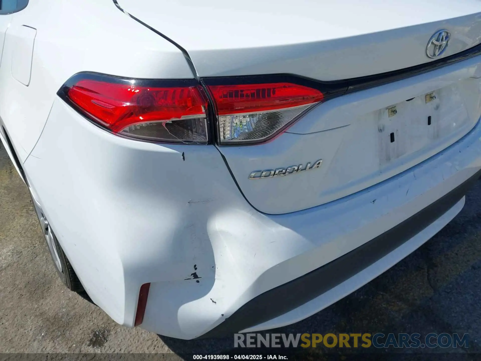 18 Photograph of a damaged car 5YFEPMAE3MP243106 TOYOTA COROLLA 2021