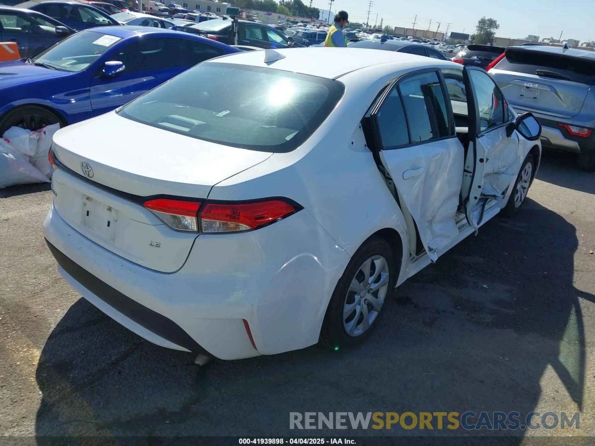4 Photograph of a damaged car 5YFEPMAE3MP243106 TOYOTA COROLLA 2021