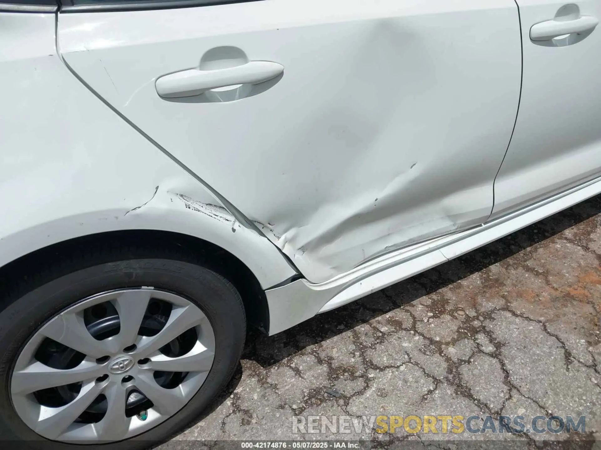 18 Photograph of a damaged car 5YFEPMAE5MP236187 TOYOTA COROLLA 2021
