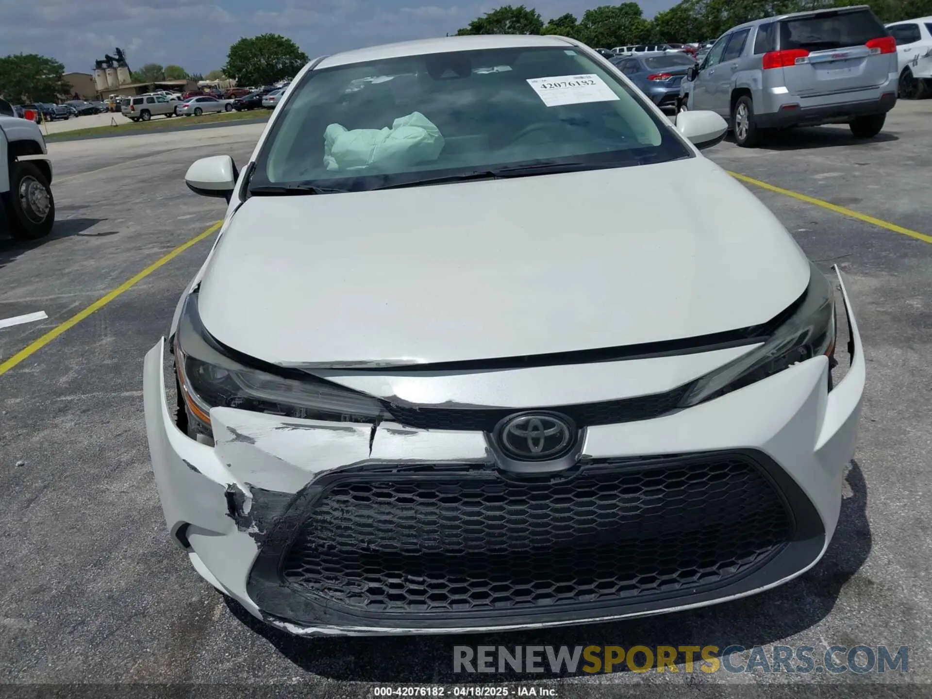 17 Photograph of a damaged car 5YFEPMAE7MP196520 TOYOTA COROLLA 2021