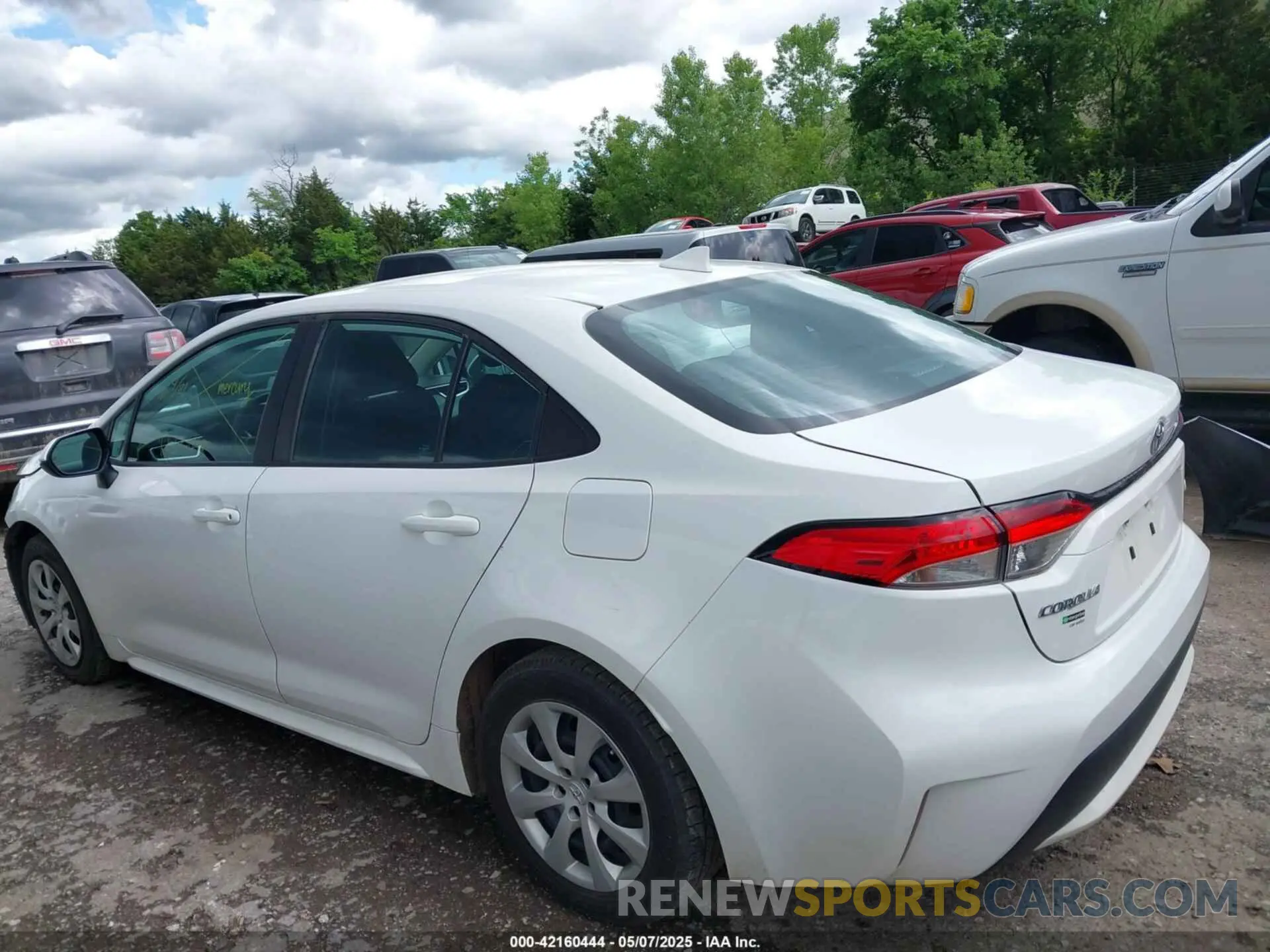 15 Photograph of a damaged car 5YFEPMAE8MP189530 TOYOTA COROLLA 2021