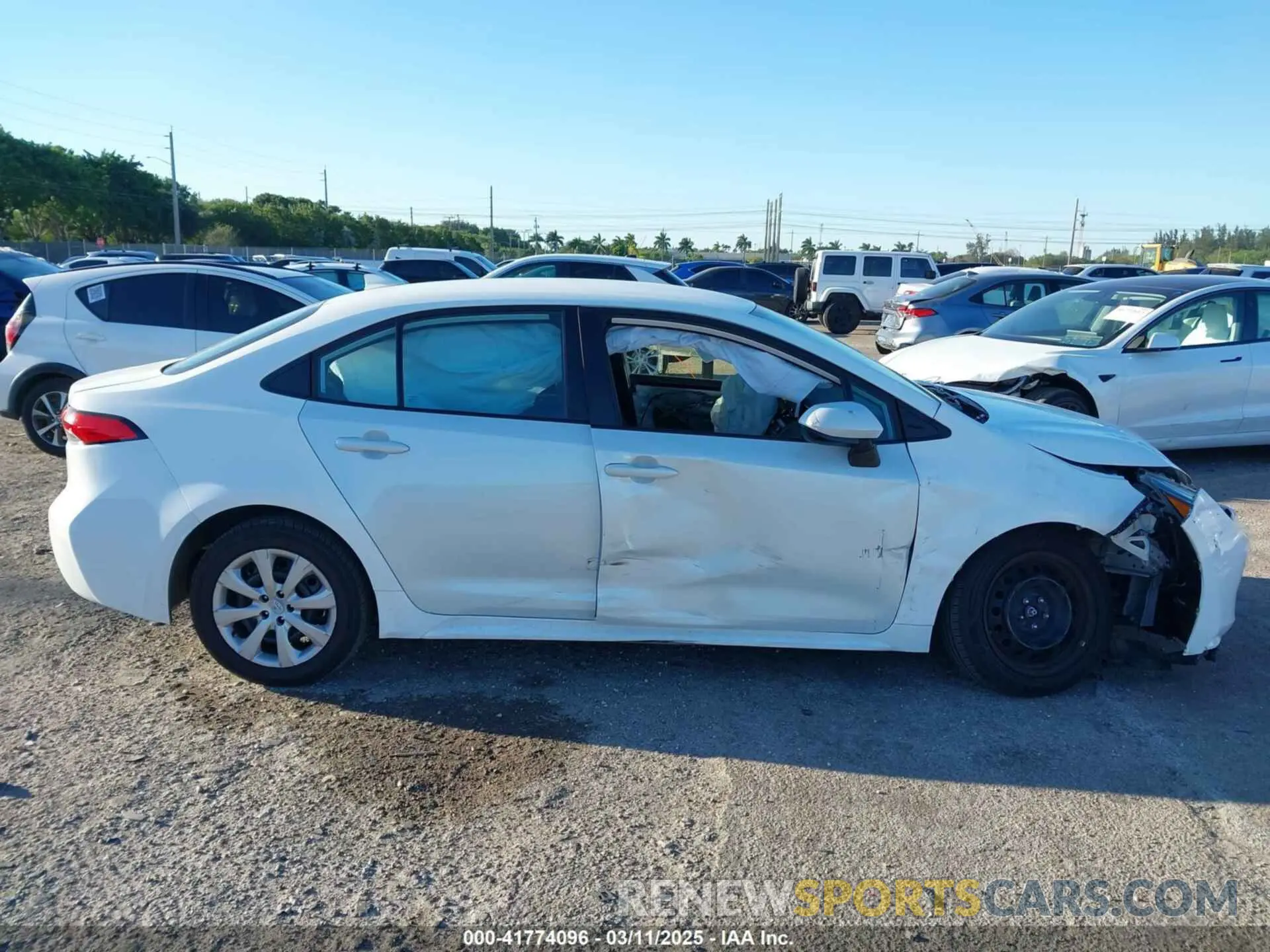 14 Photograph of a damaged car 5YFEPMAE8MP233669 TOYOTA COROLLA 2021