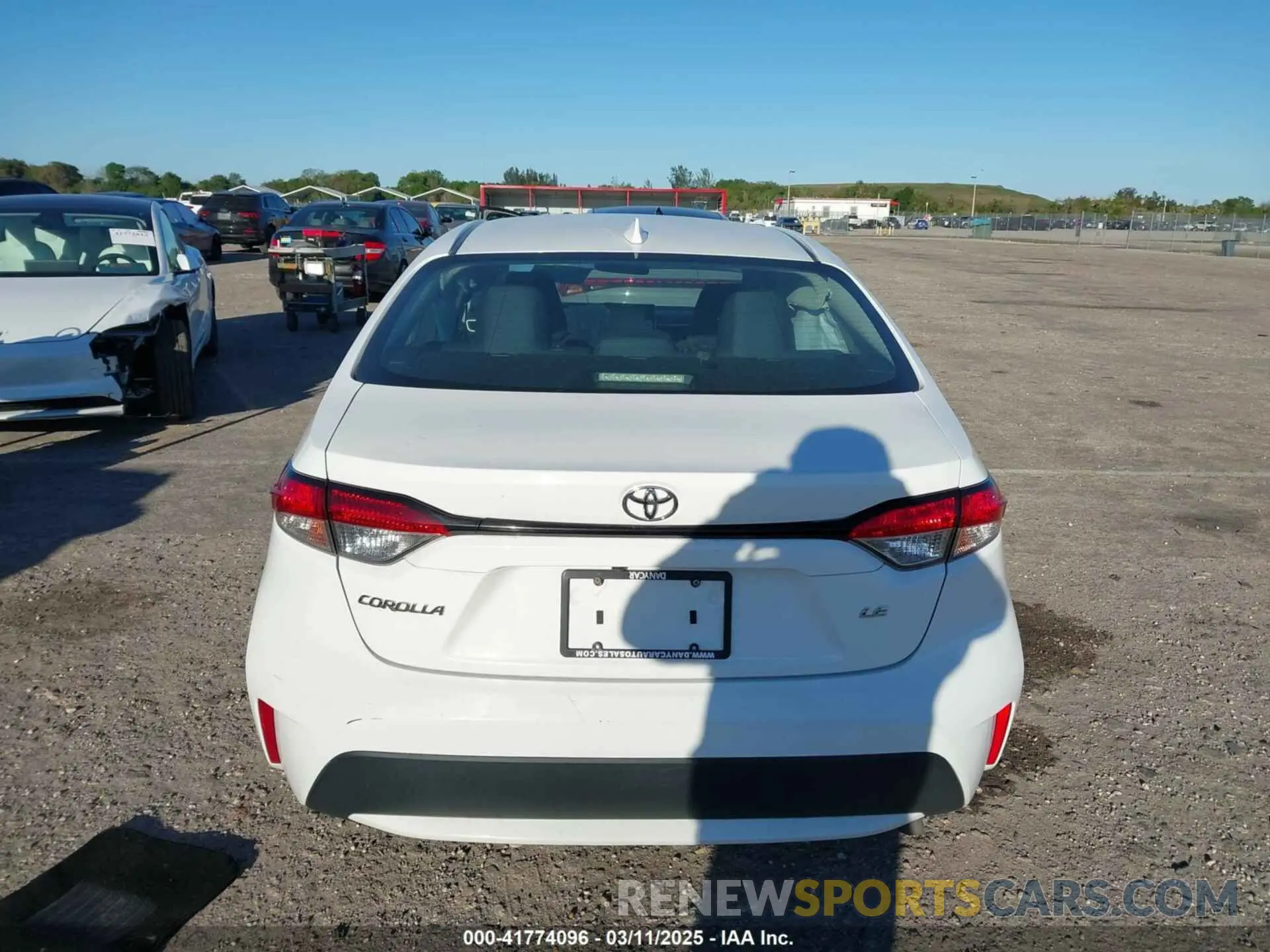 17 Photograph of a damaged car 5YFEPMAE8MP233669 TOYOTA COROLLA 2021