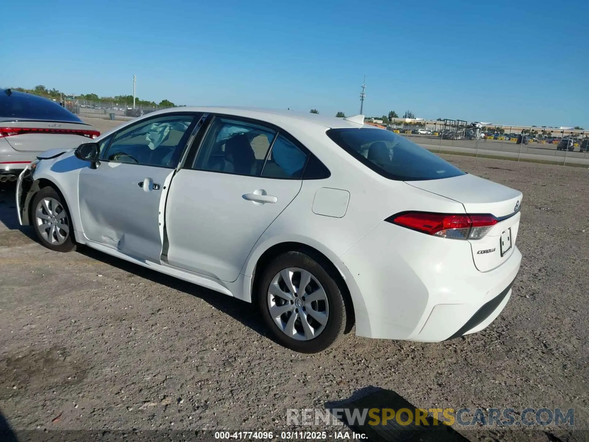 3 Photograph of a damaged car 5YFEPMAE8MP233669 TOYOTA COROLLA 2021