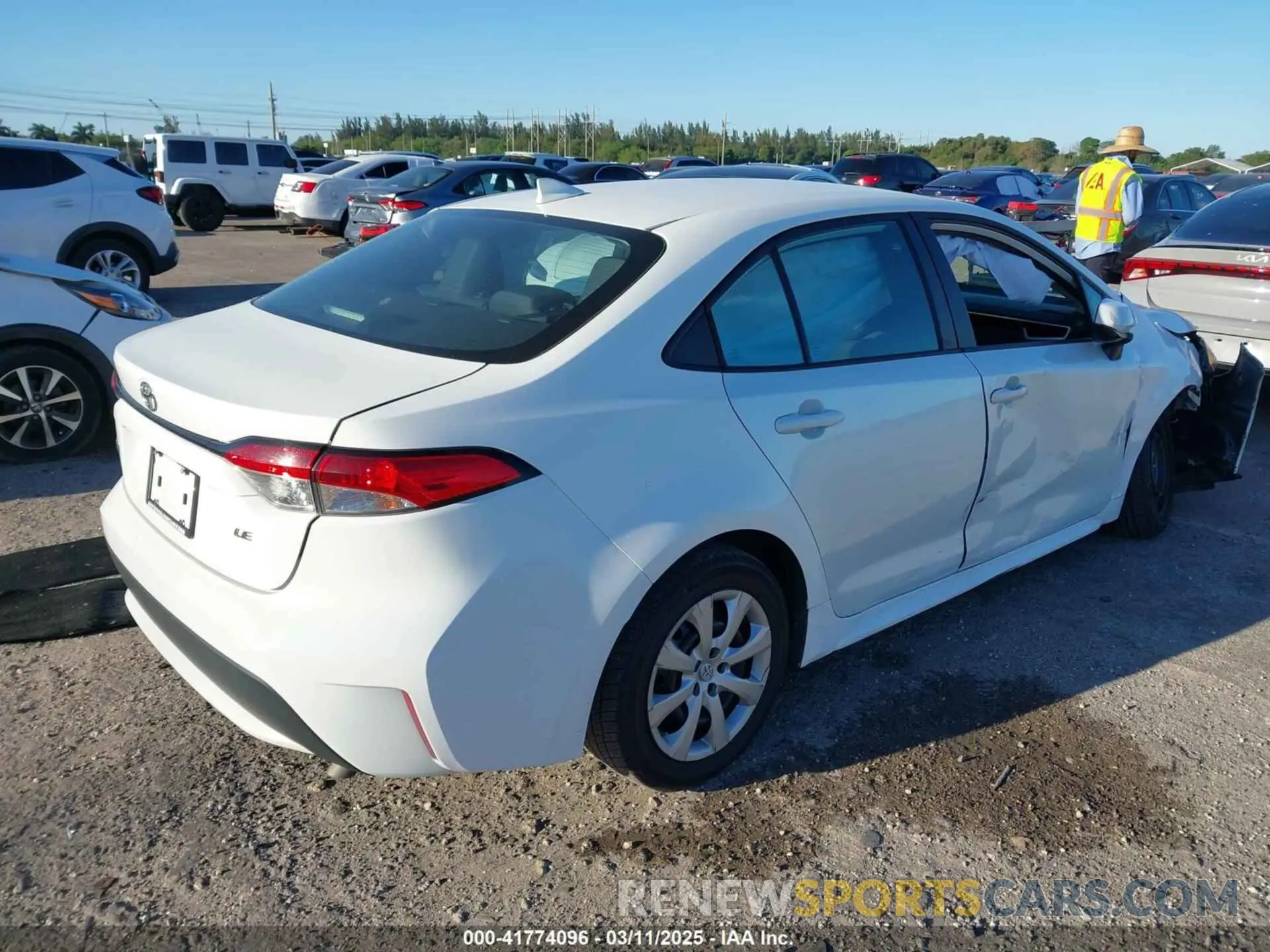 4 Photograph of a damaged car 5YFEPMAE8MP233669 TOYOTA COROLLA 2021