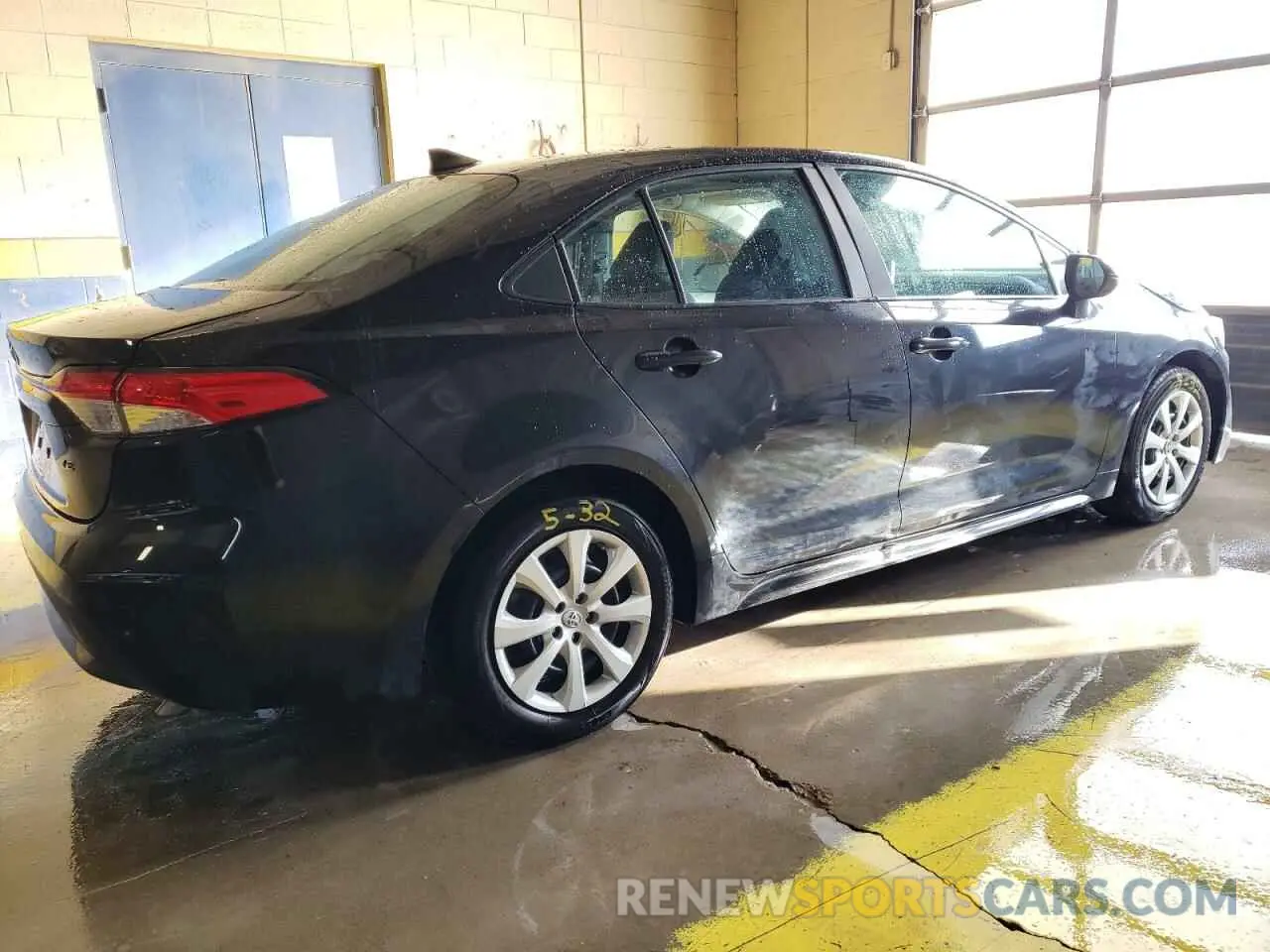 3 Фотография поврежденного автомобиля 5YFEPMAE9MP233695 TOYOTA COROLLA 2021